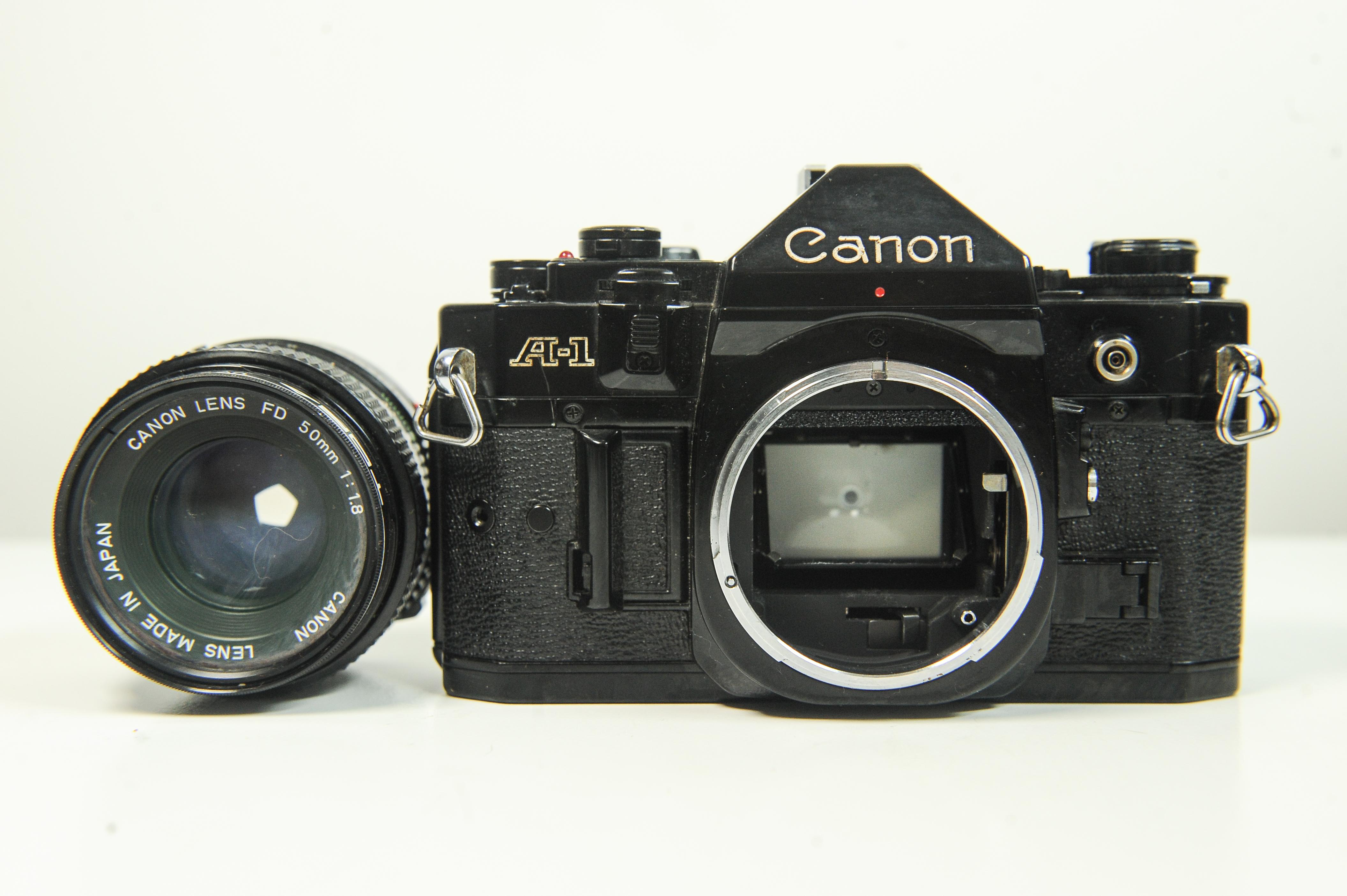 Canon A-1 Black Body 35mm SLR Filmkamera mit Canon FD 50mm F1.8 Prime Objektiv (20. Jahrhundert) im Angebot