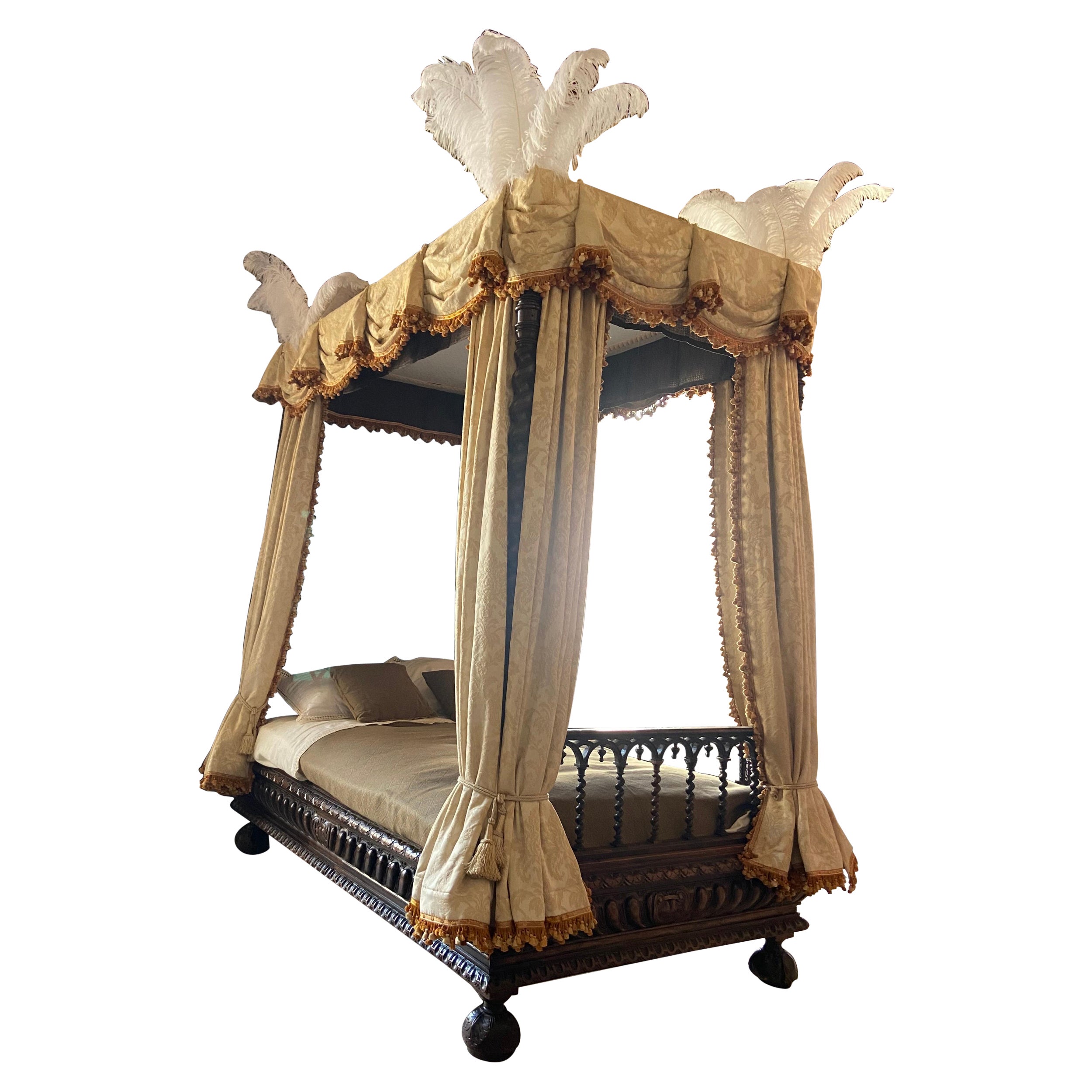 "Letto a baldacchino in noce in stile Luigi XIII, periodo XIX, completamente restaurato. in vendita
