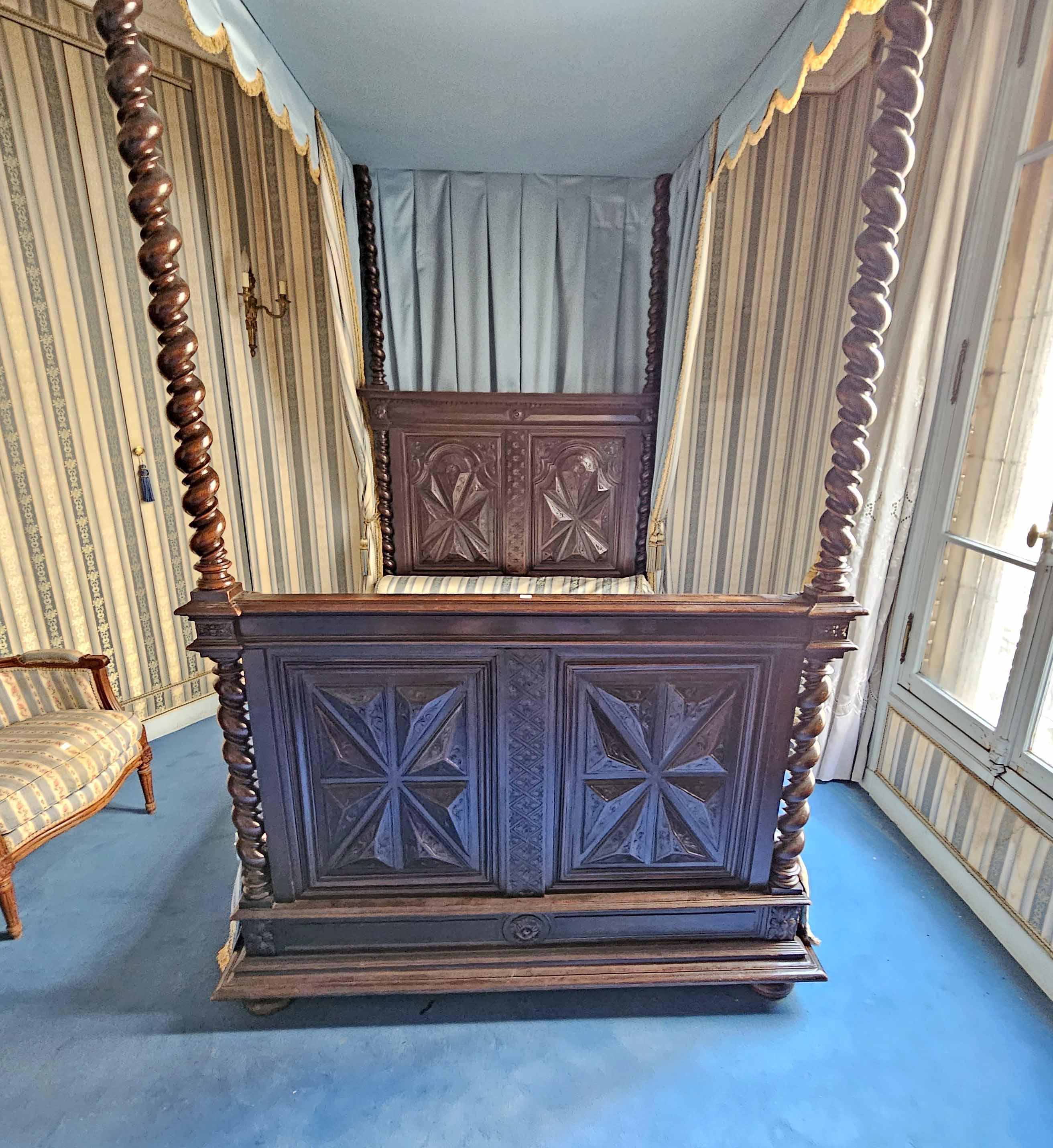 Canopy Bed with Solomonic Column  st 17th century 9