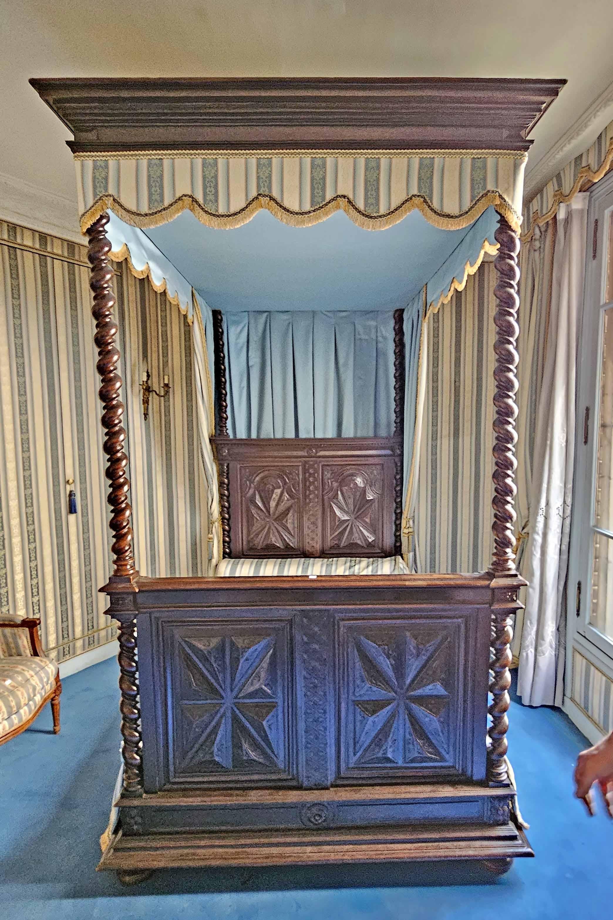 Canopy Bed with Solomonic Column  st 17th century 10