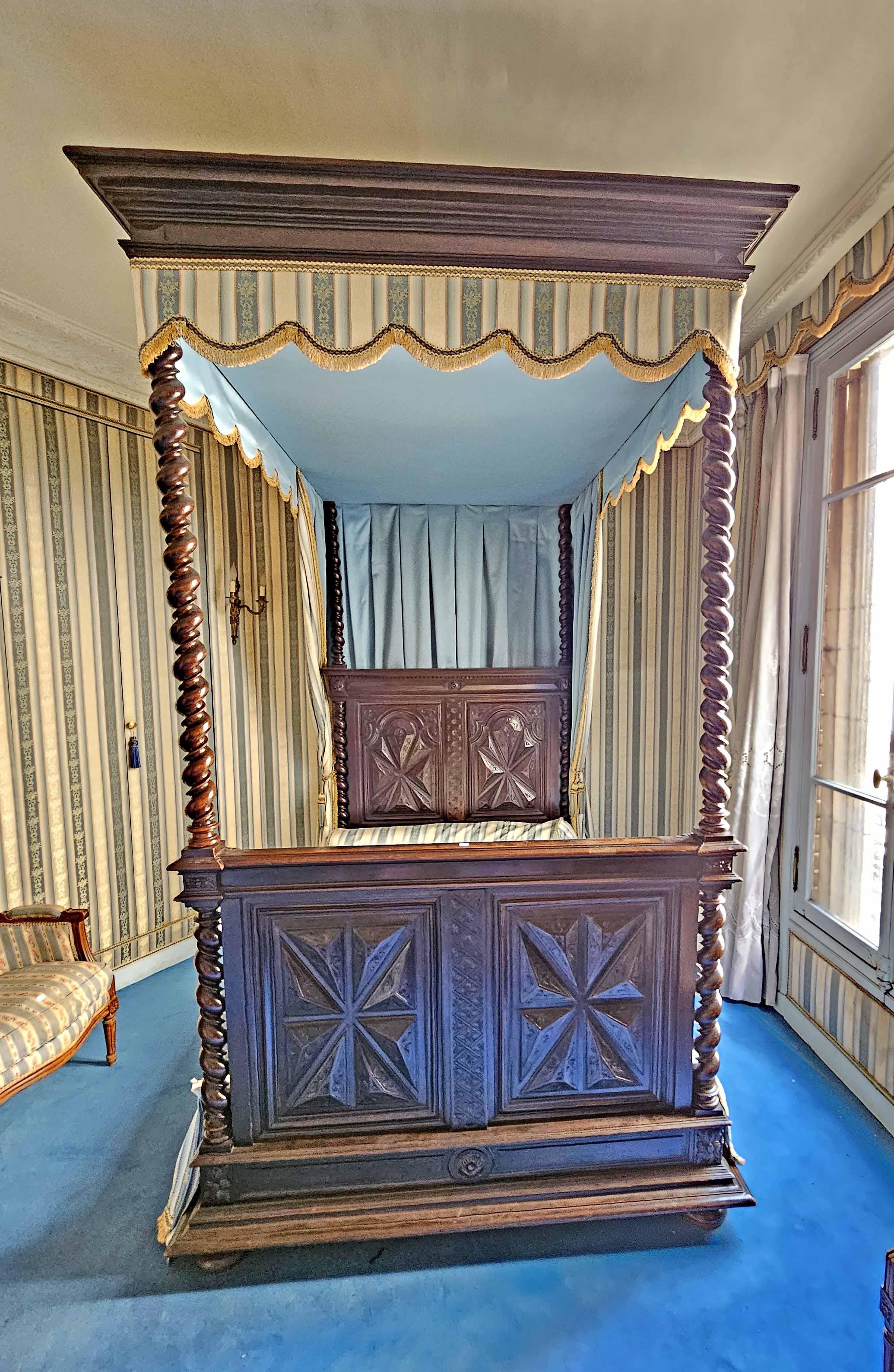 victorian bed crown