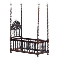 Canopy bobbin lace cradle made of Noble Wood - 17th century