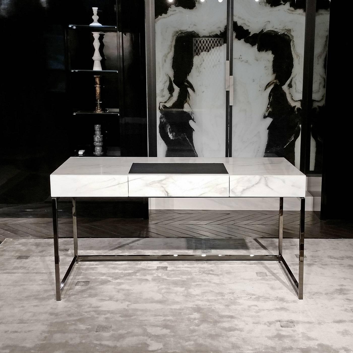 Ideal as elegant desk in a study or exquisite console in a living room or entryway, this superb piece of functional decor is a precious addition to any home. It was designed by Joe Gentile and Fabio Crippa of Studio ADL and boasts a top in white