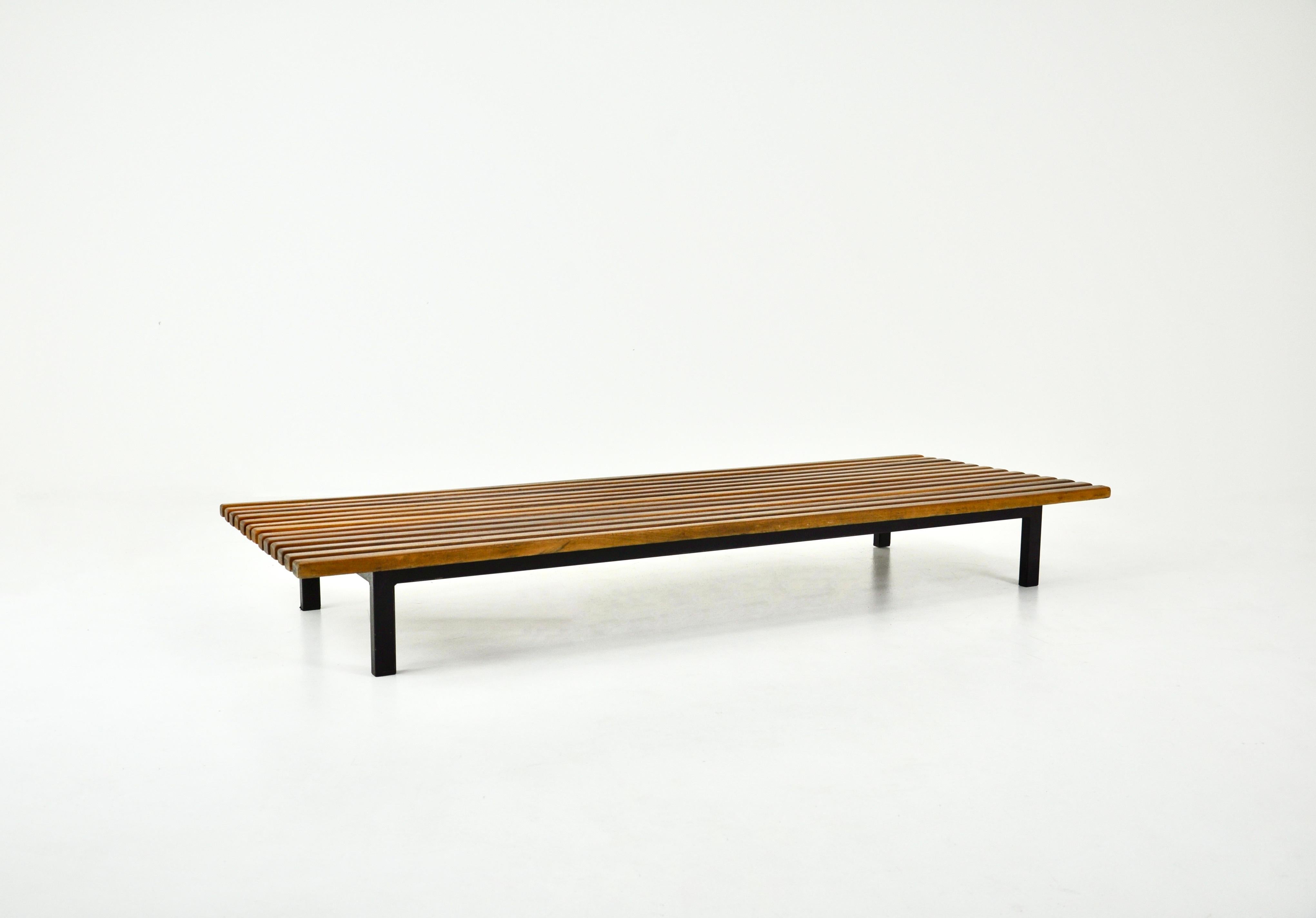 Authentic wood and metal bench designed by Charlotte Perriand in the 50s. Wear due to time and age.
For shipping, request us for receive the best price.