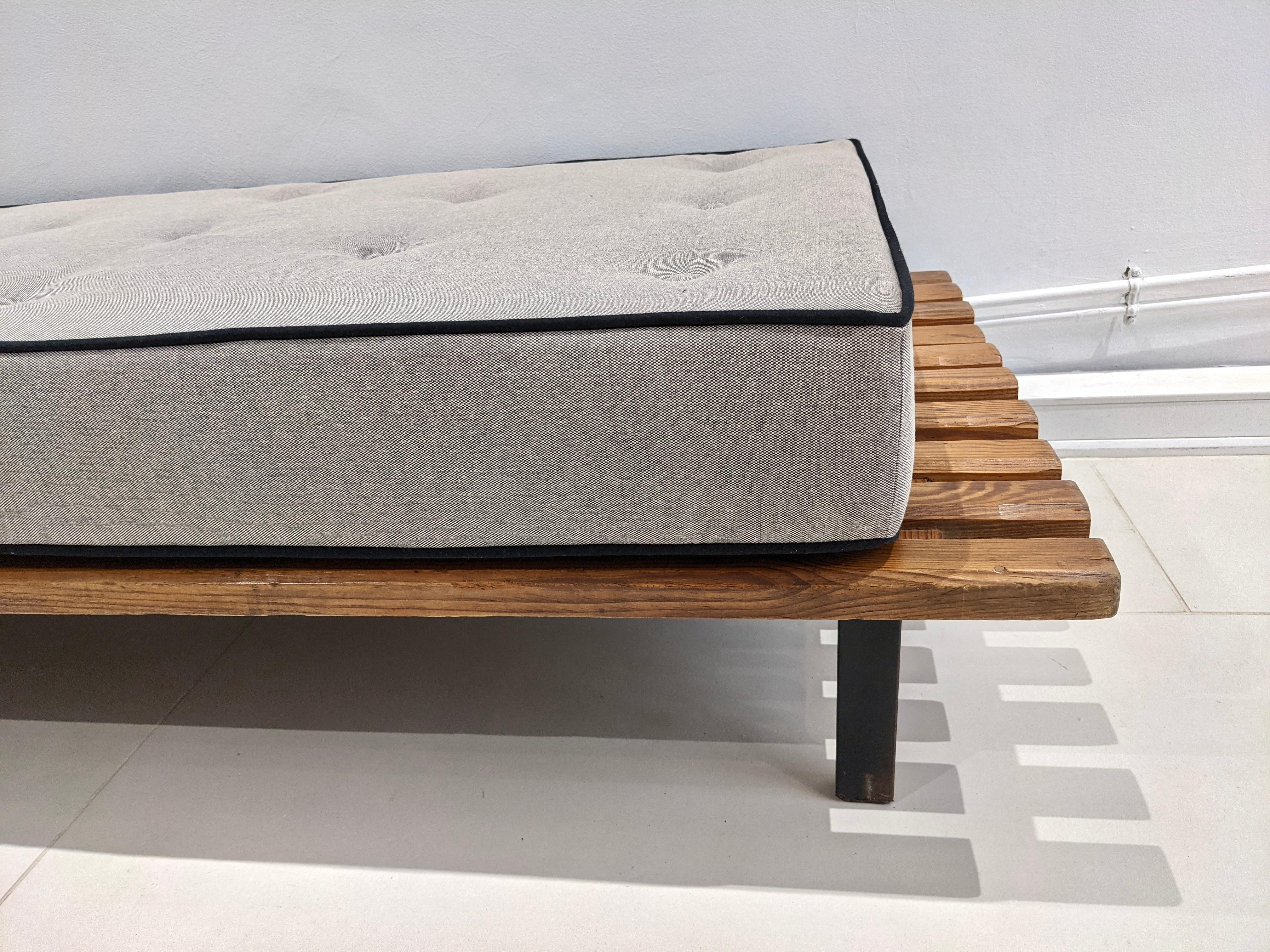 Cansado Bench by Charlotte Perriand with Mattress and Cushion In Good Condition In lyon, FR