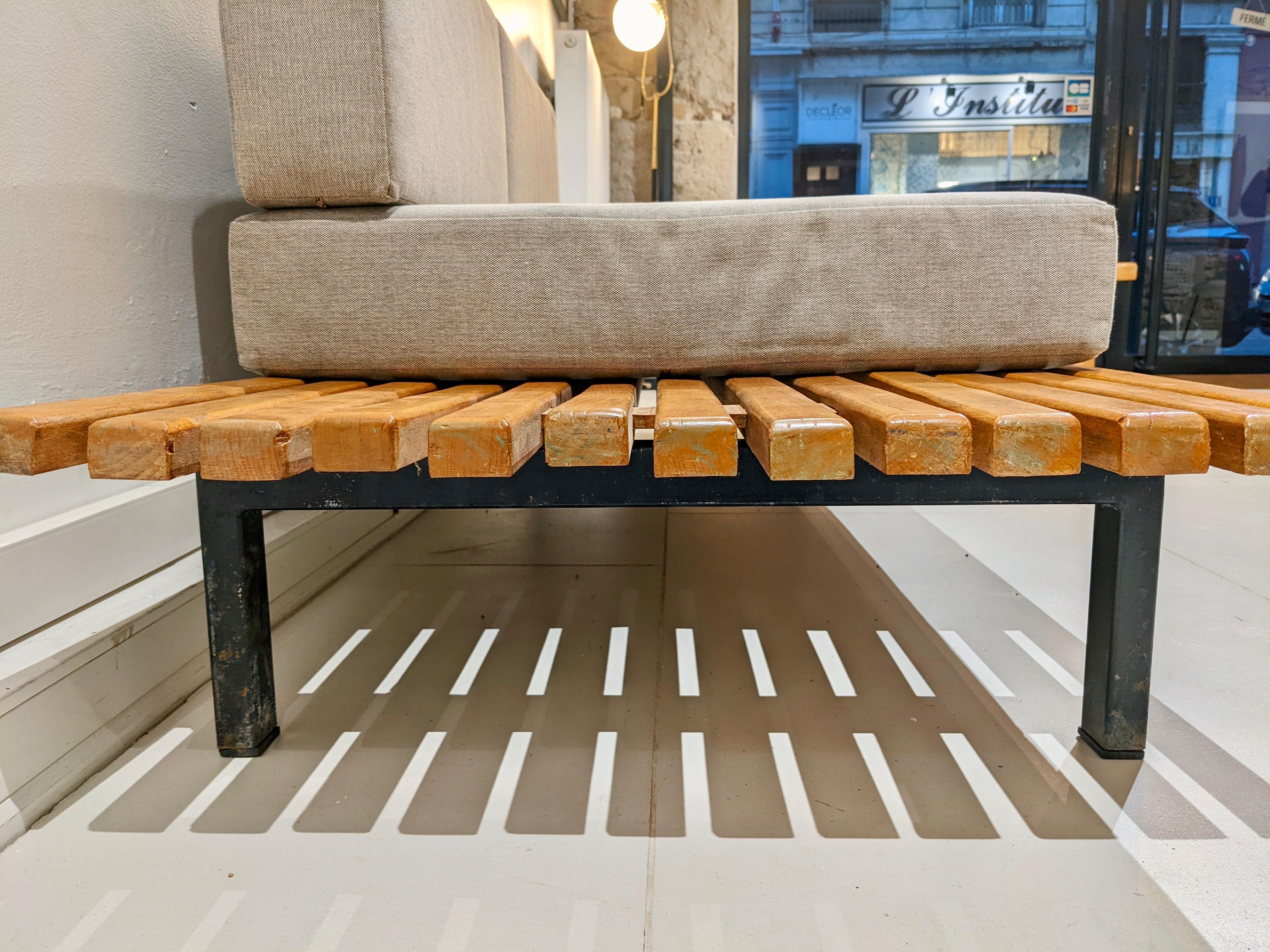 Mid-20th Century Cansado Bench in Oak Wood and Grey Fabric Cushion by Charlotte Perriand