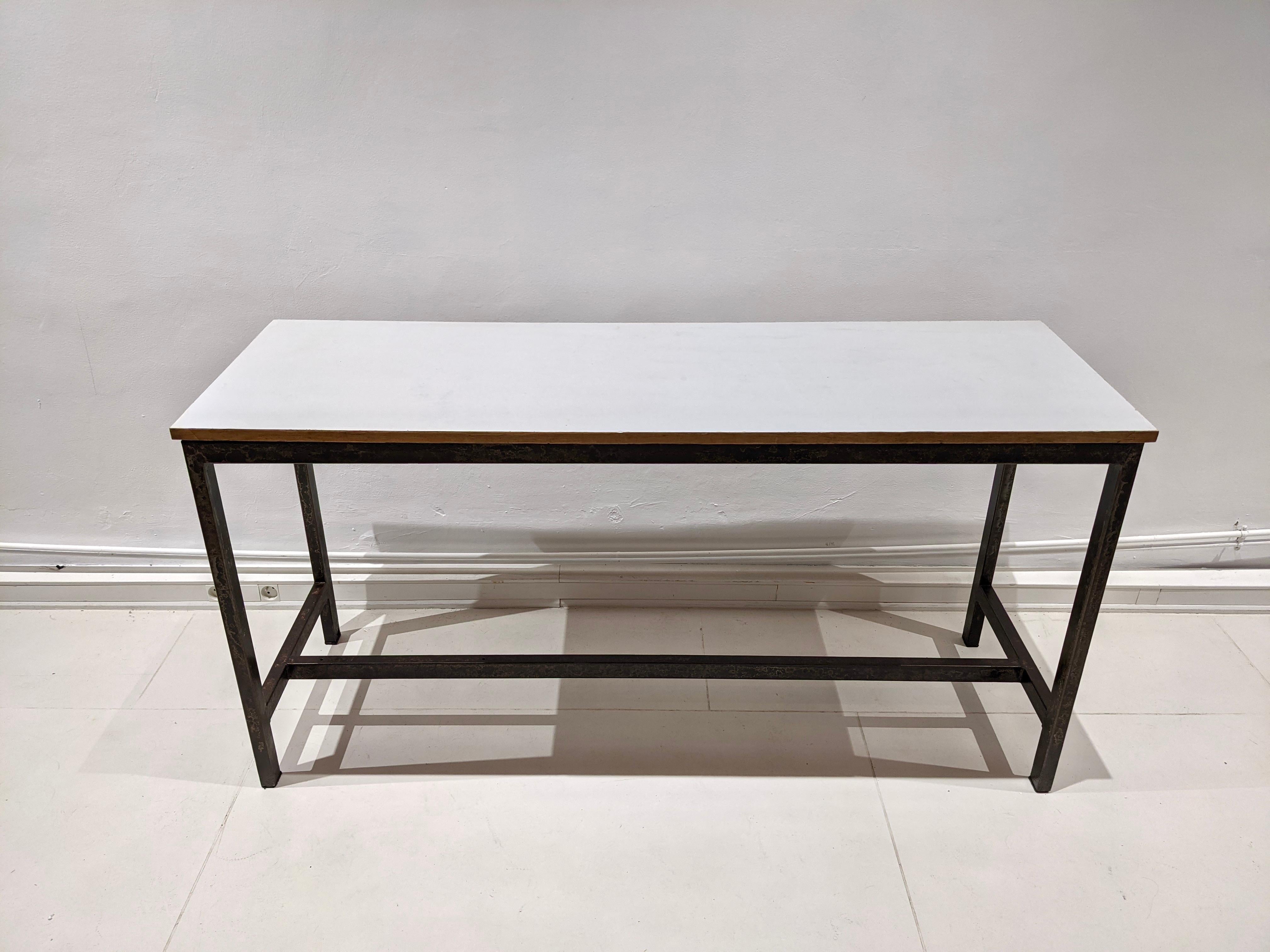 Cansado console table by Charlotte Perriand. Wooden top. Year 1954. Steph Simon edition. Very good condition.
Origin: Mining town dof Cansado, Mauritania, Africa.