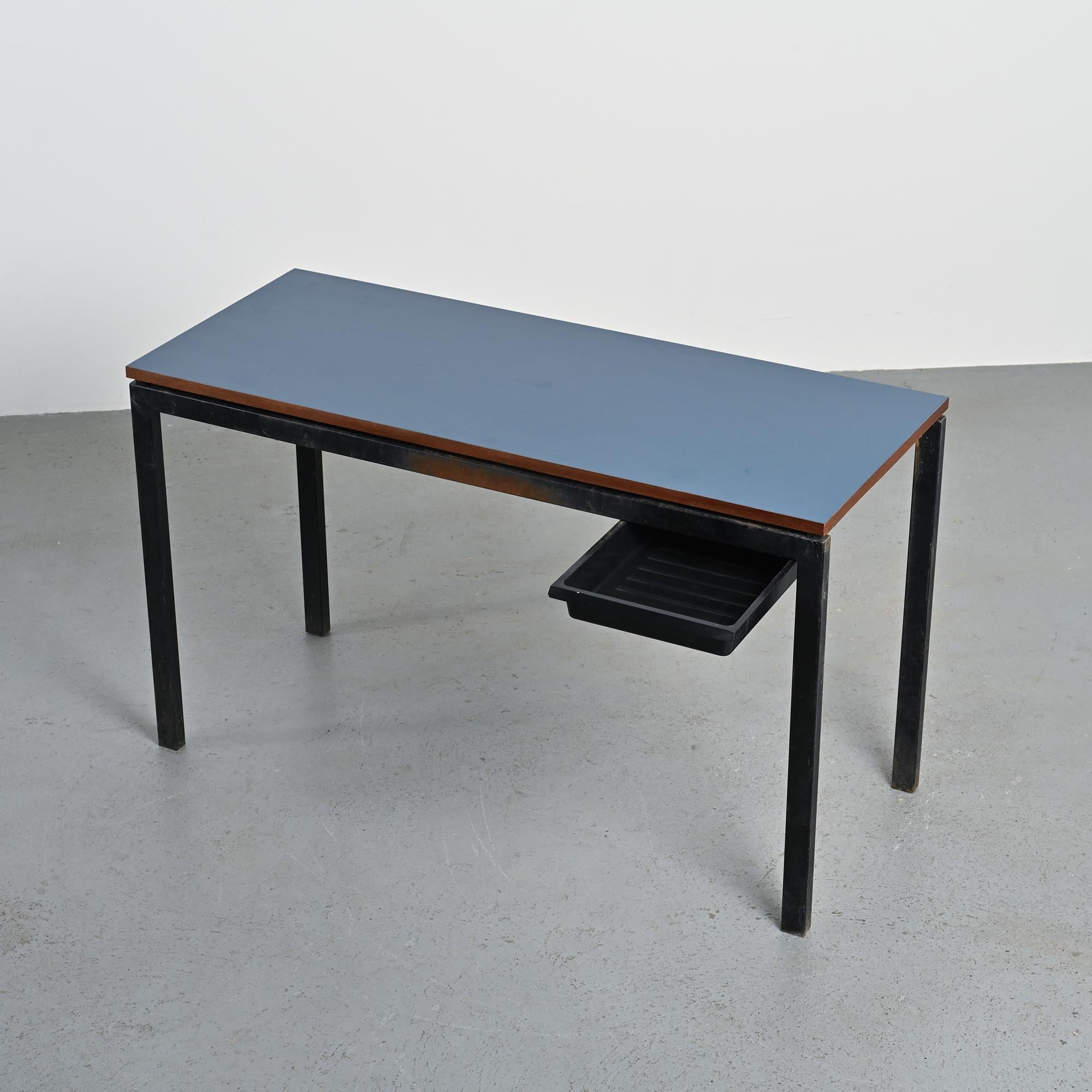 Mid-Century Modern Cansado Desk by Charlotte Perriand, France circa 1962 en vente