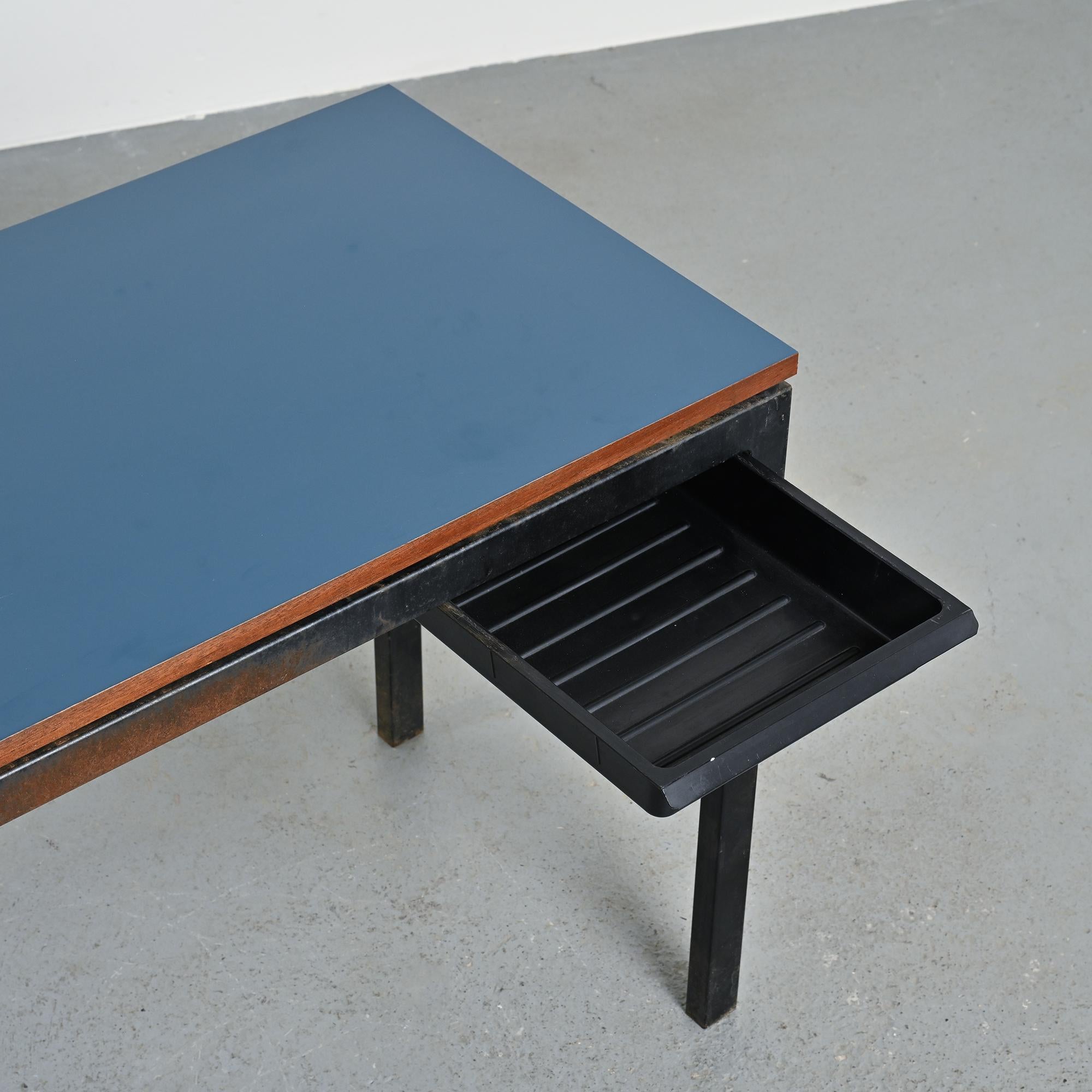 Cansado Desk by Charlotte Perriand, France circa 1962 Bon état - En vente à VILLEURBANNE, FR
