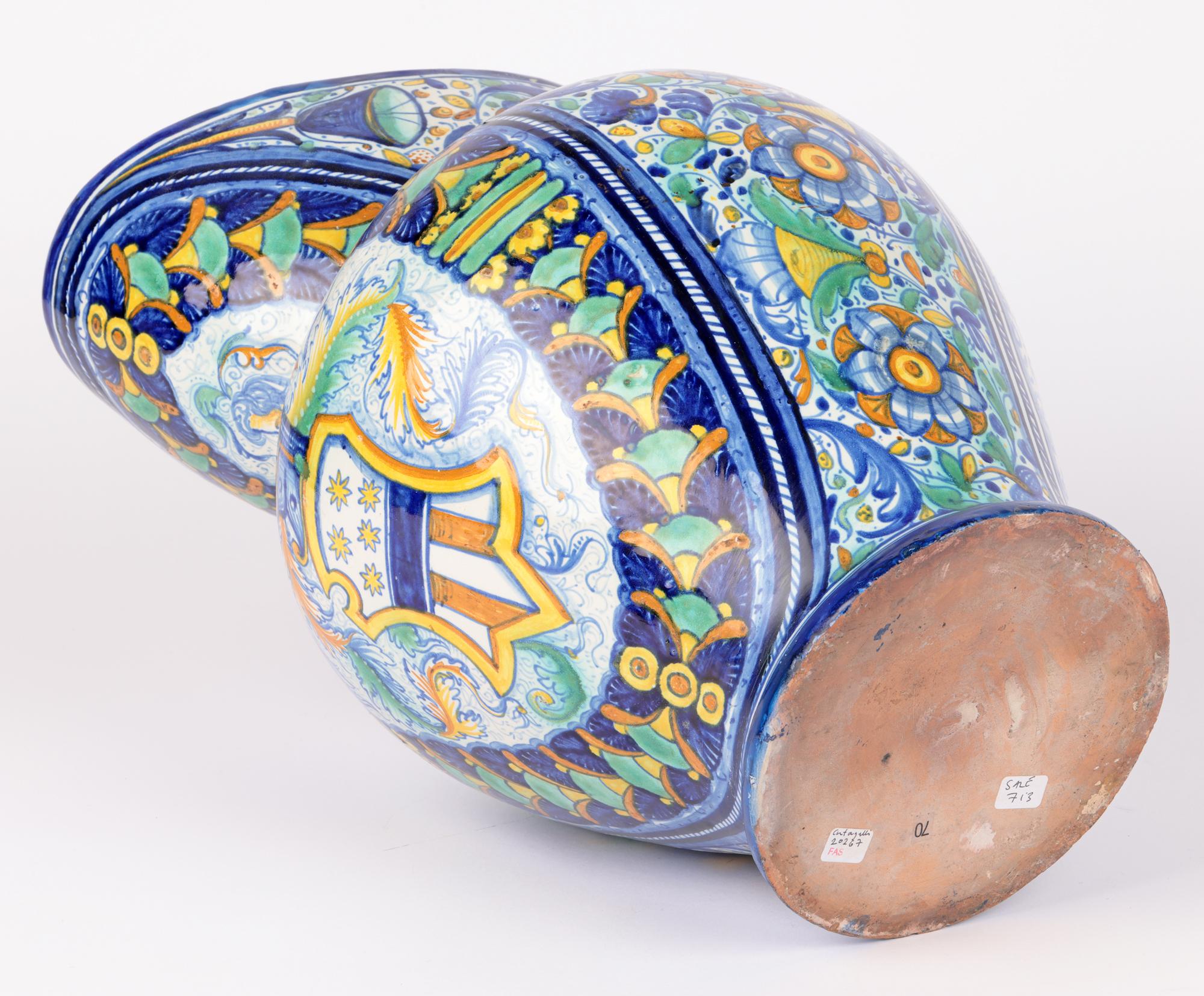 Cantagalli Italienischer großer beeindruckender geschnitzter Maiolica-Keramikkrug im Angebot 4