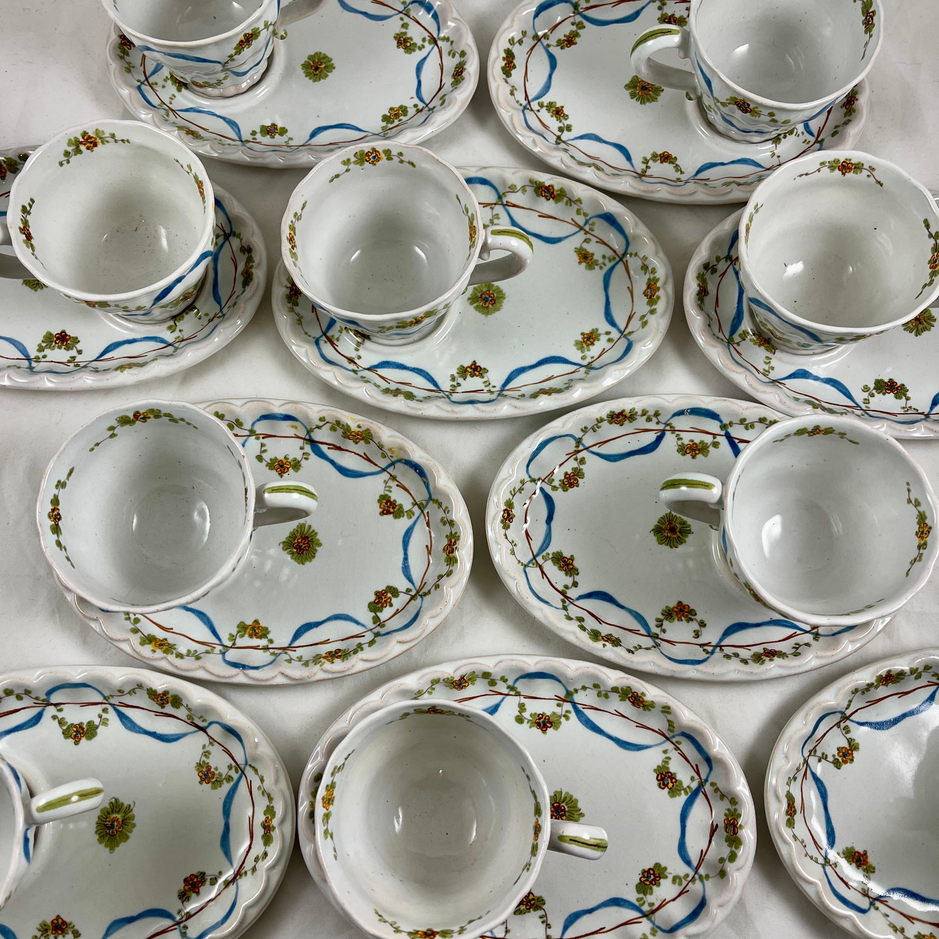 Cantagalli Italian Majolica Hand Painted Cup & Saucer Set, Multiples Available In Good Condition For Sale In Philadelphia, PA