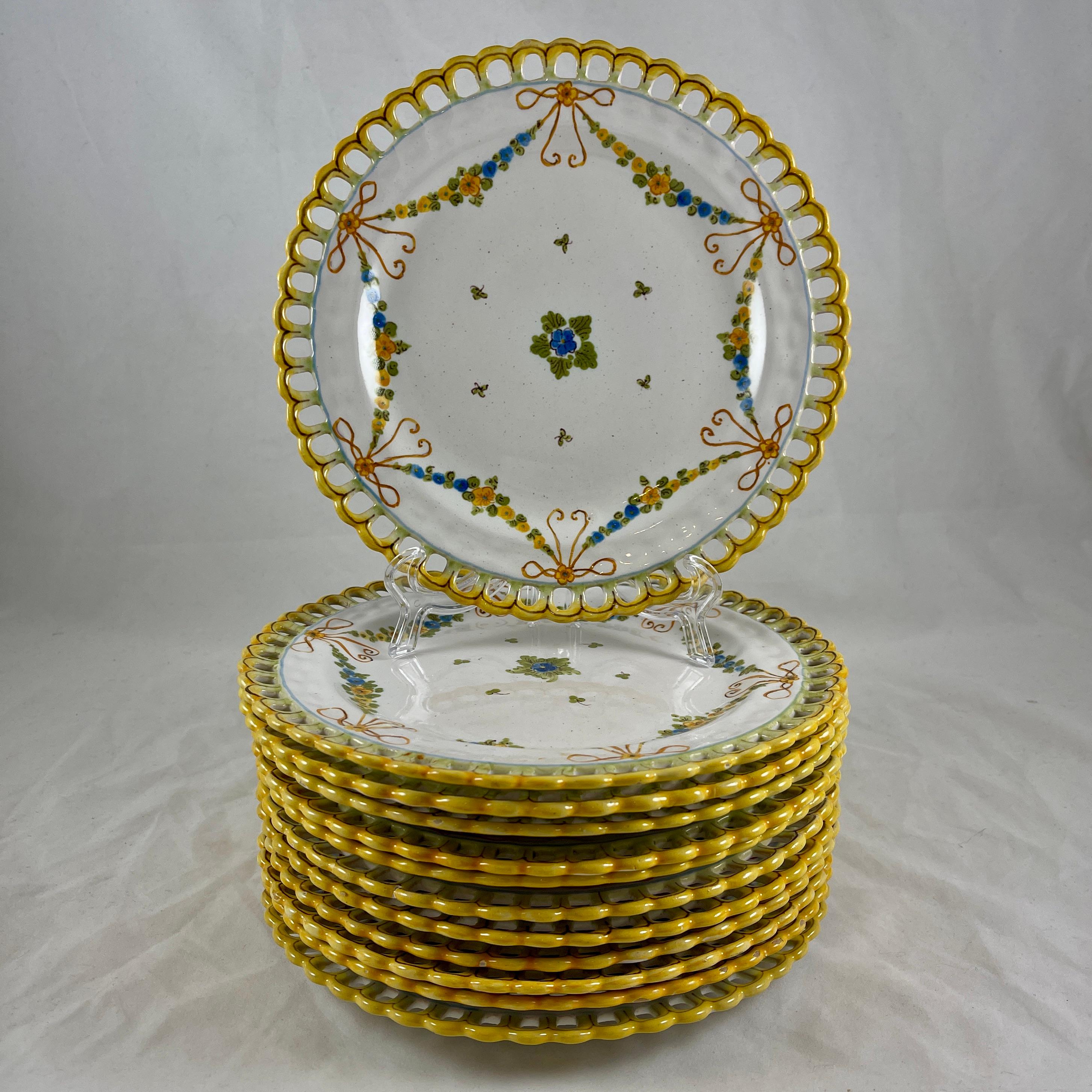 Cantagalli Italian Majolica Hand Painted Reticulate Edge Floral Plates In Good Condition For Sale In Philadelphia, PA