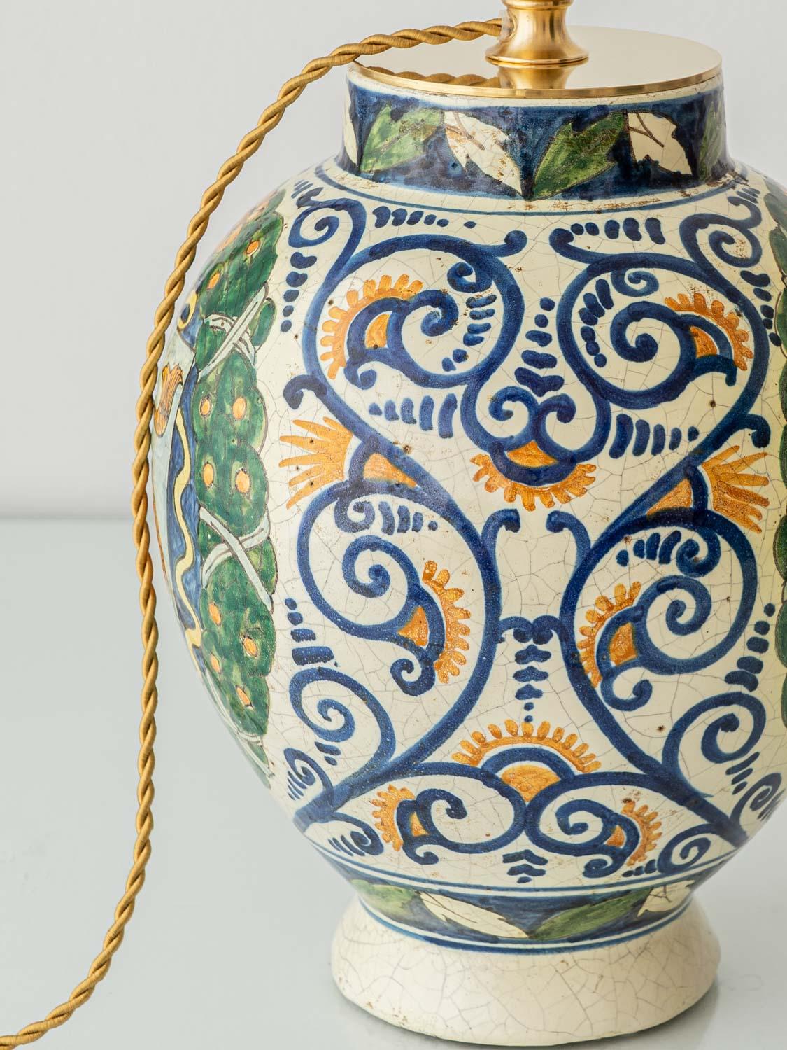 Italian Cantagalli Style Table Lamp (1880s) with New Pleated Sari Silk Shade For Sale