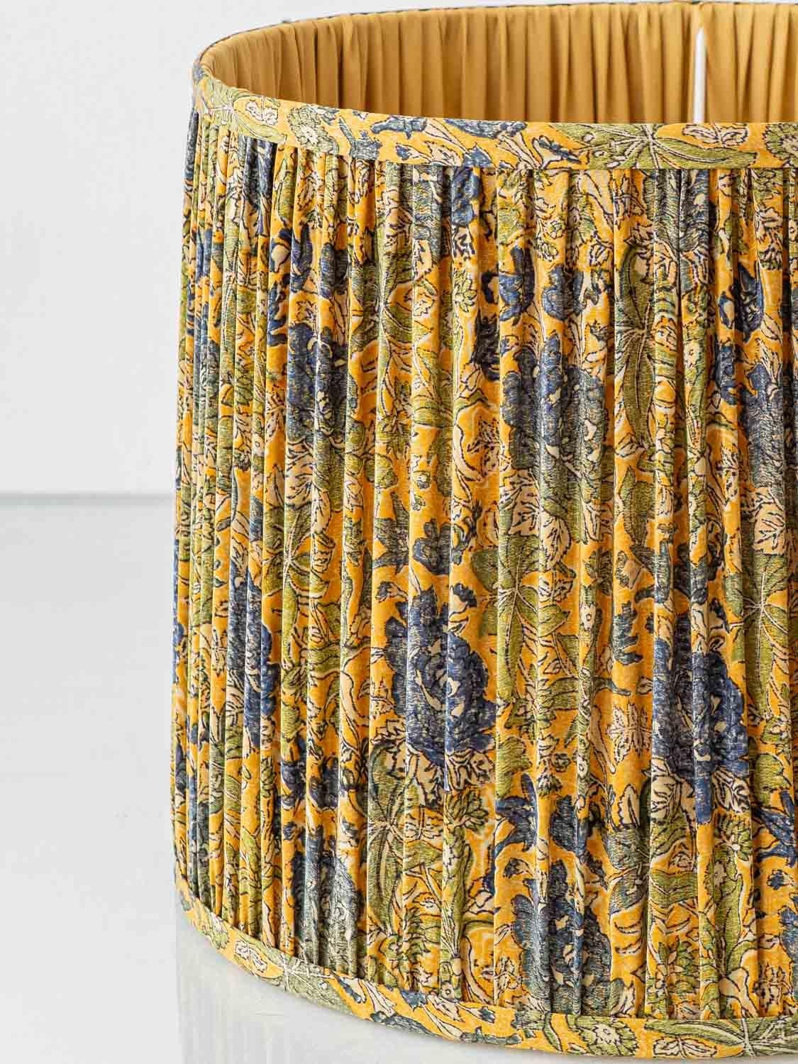 Cantagalli Style Table Lamp (1880s) with New Pleated Sari Silk Shade In Fair Condition For Sale In AMSTERDAM, NL