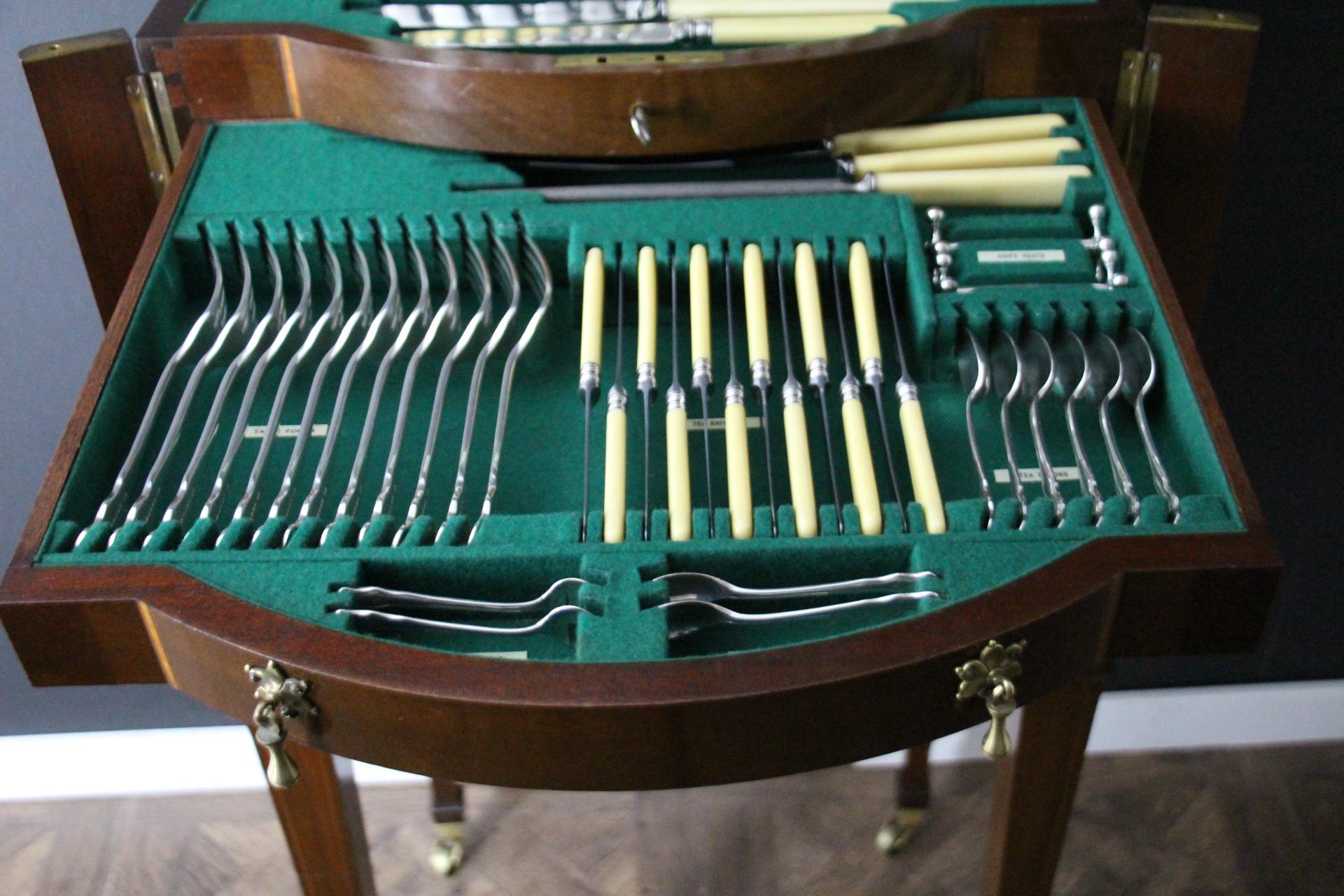 Coffret de couverts sur Stand en vente 4