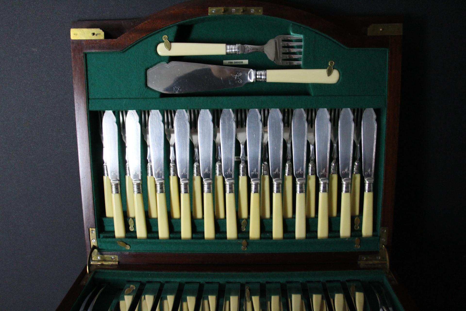 Coffret de couverts sur Stand en vente 5