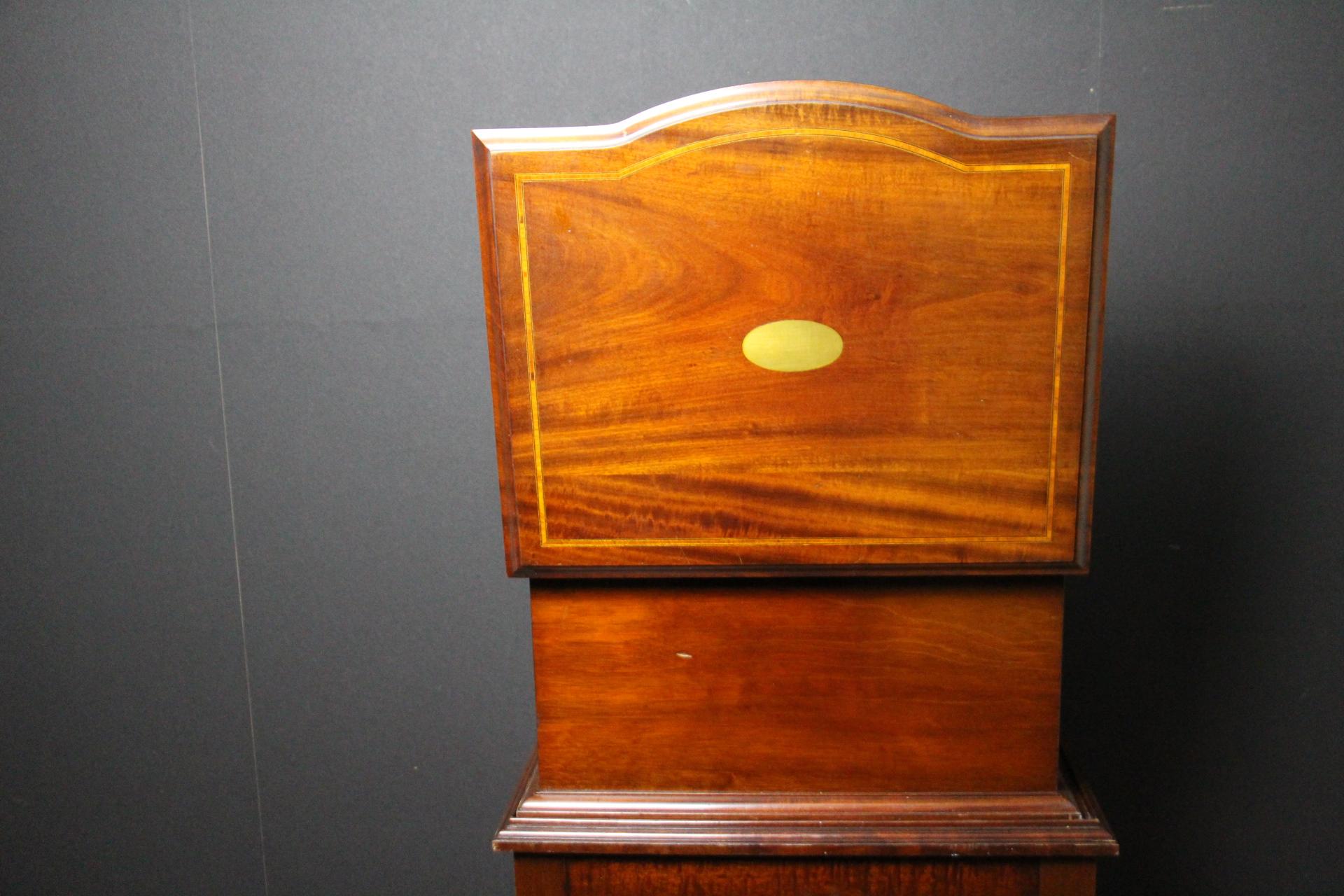 20ième siècle Coffret de couverts sur Stand en vente