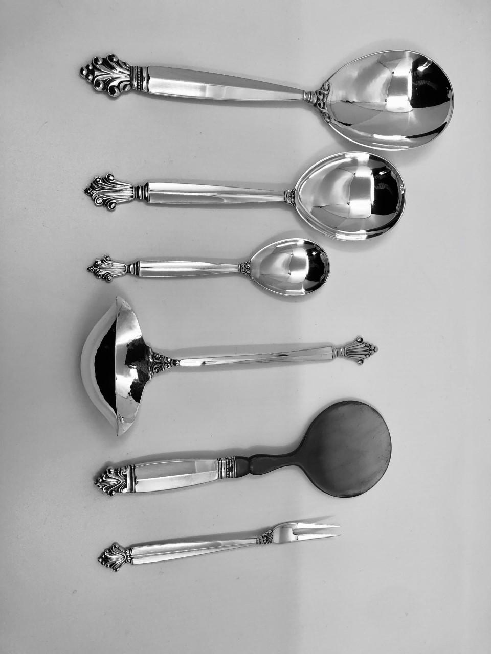 Art Nouveau Canteen of Georg Jensen Acanthus Sterling Silverware For Sale