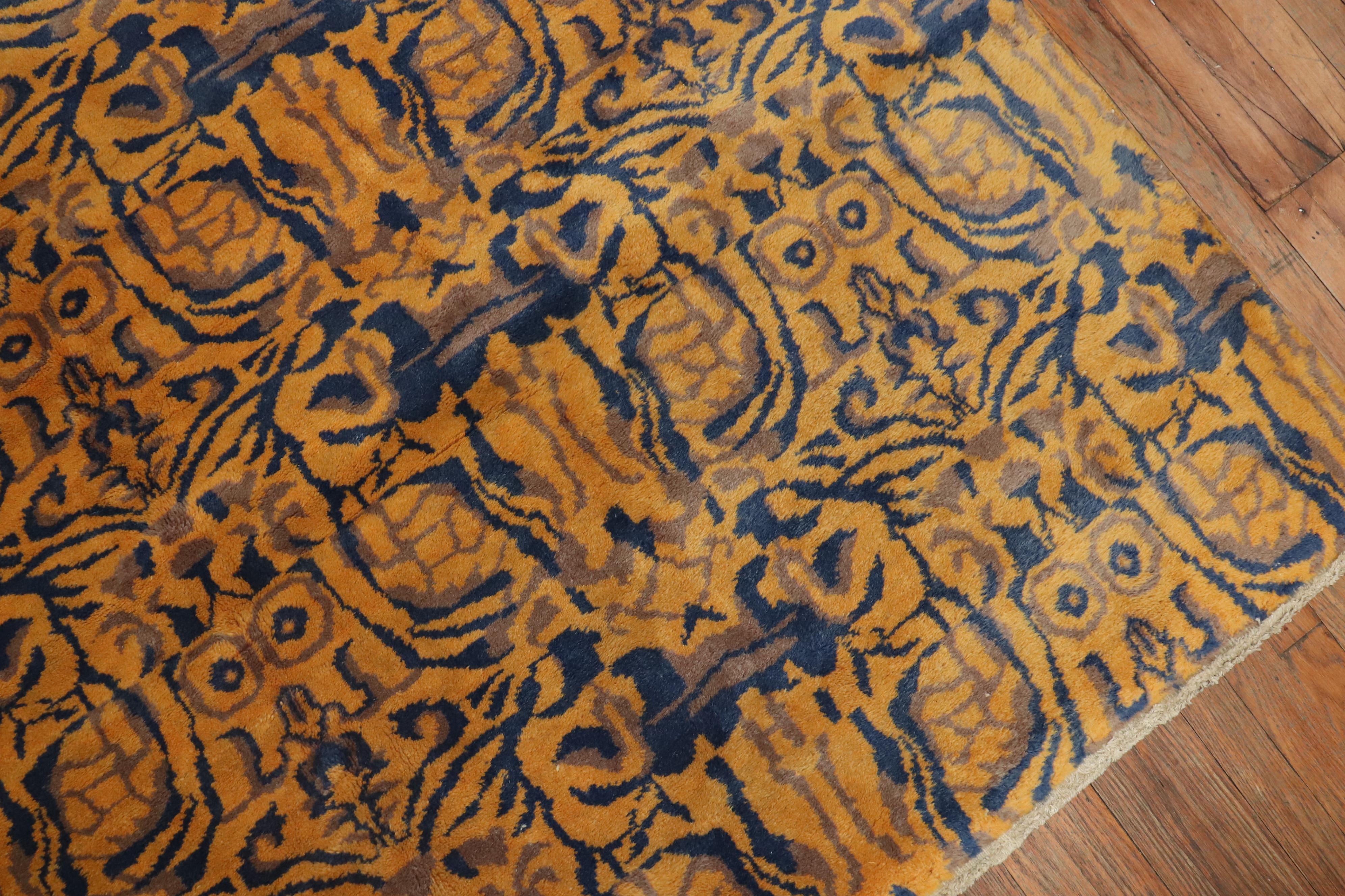 Türkischer Deko-Teppich in Mitternachtsblau von Canteloupe im Zustand „Hervorragend“ im Angebot in New York, NY