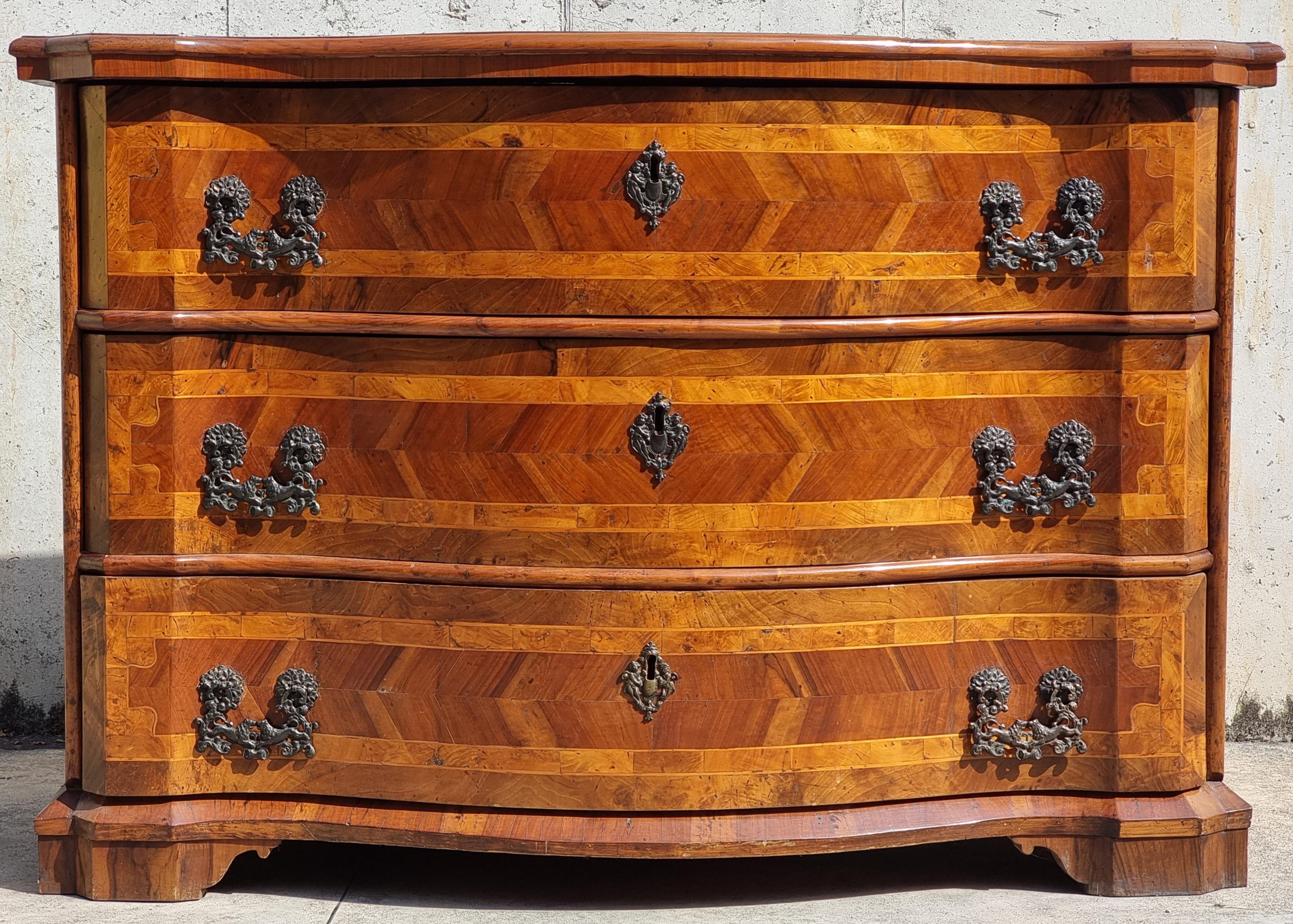 Large Venetian canterano in briarwood, late 17th - early 18th century For Sale 5
