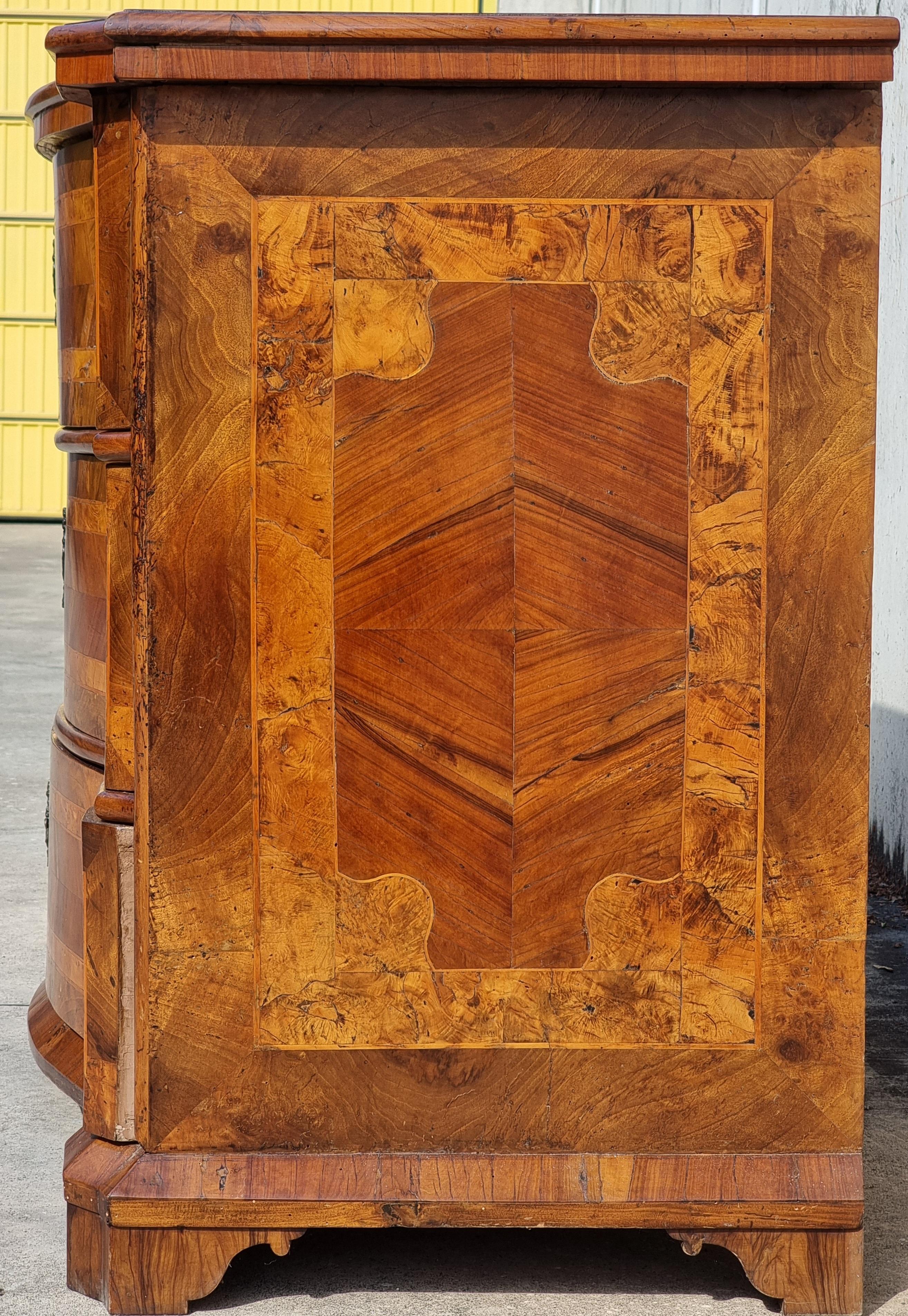Large Venetian canterano in briarwood, late 17th - early 18th century For Sale 6