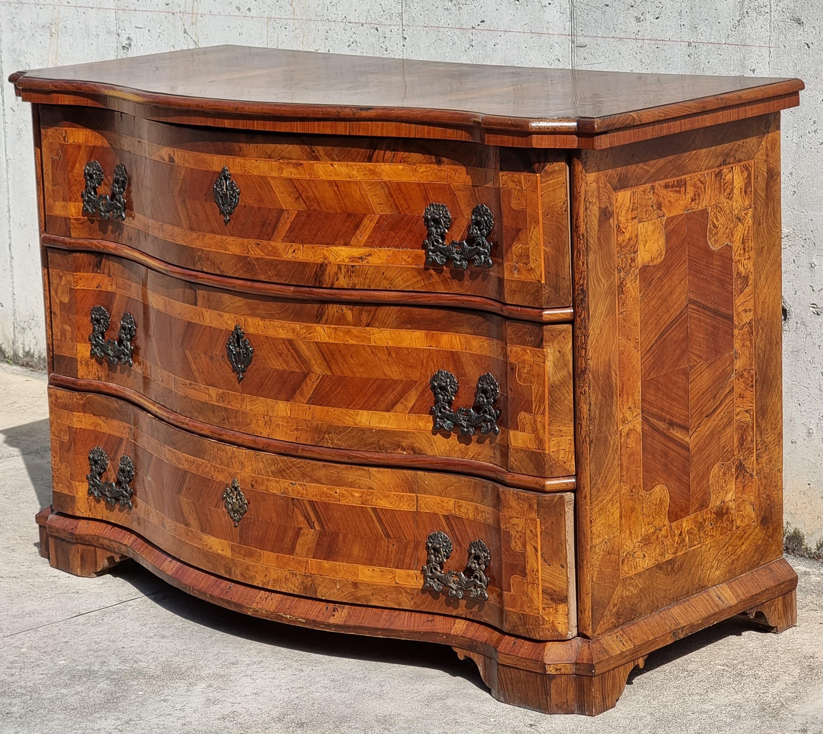 Large Venetian canterano in briarwood, late 17th - early 18th century For Sale 7