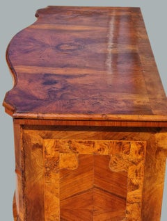 Large Venetian canterano in briarwood, late 17th - early 18th century