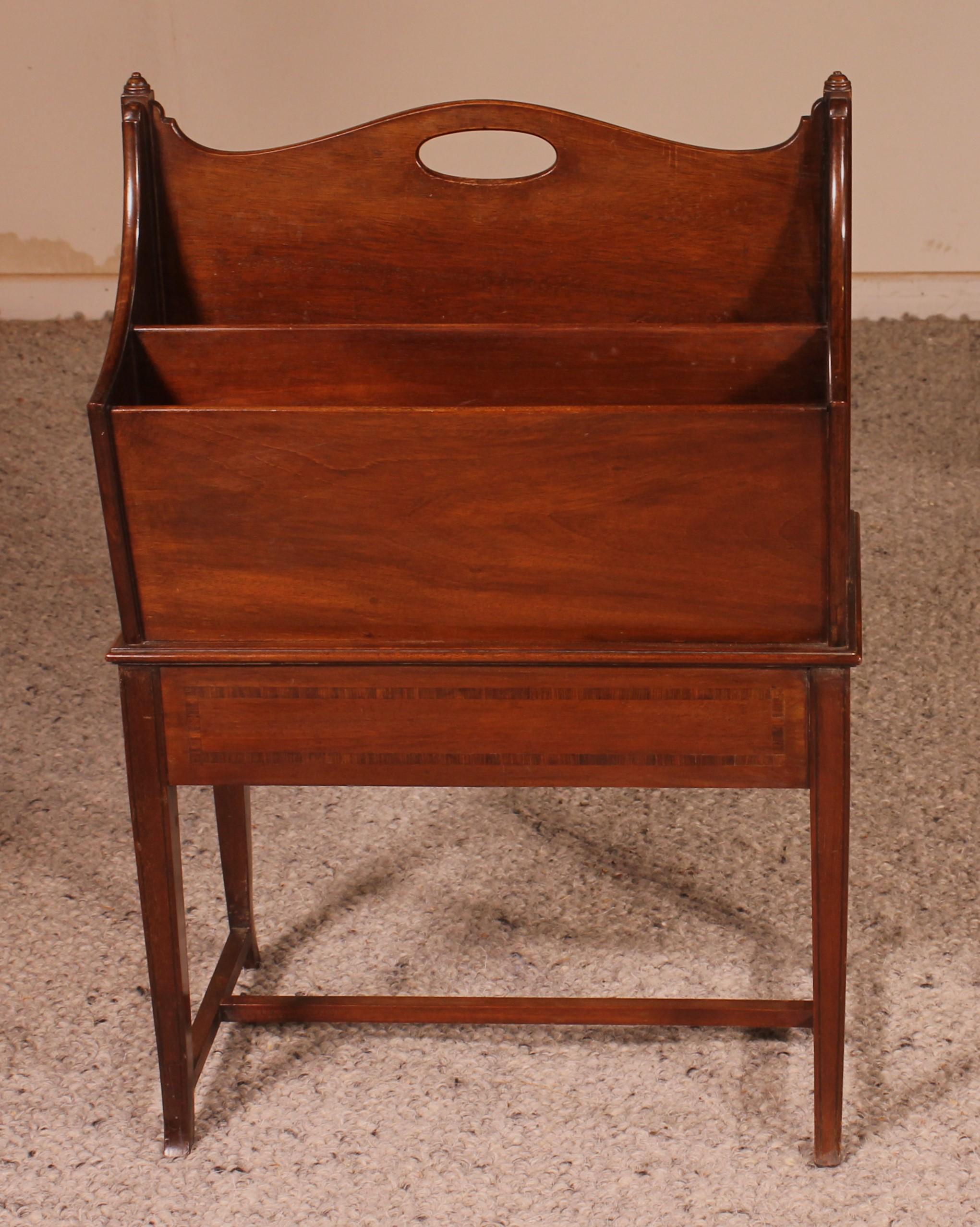 Canterbury or Newspaper Rack in Mahogany from the Edwardian Period For Sale 5