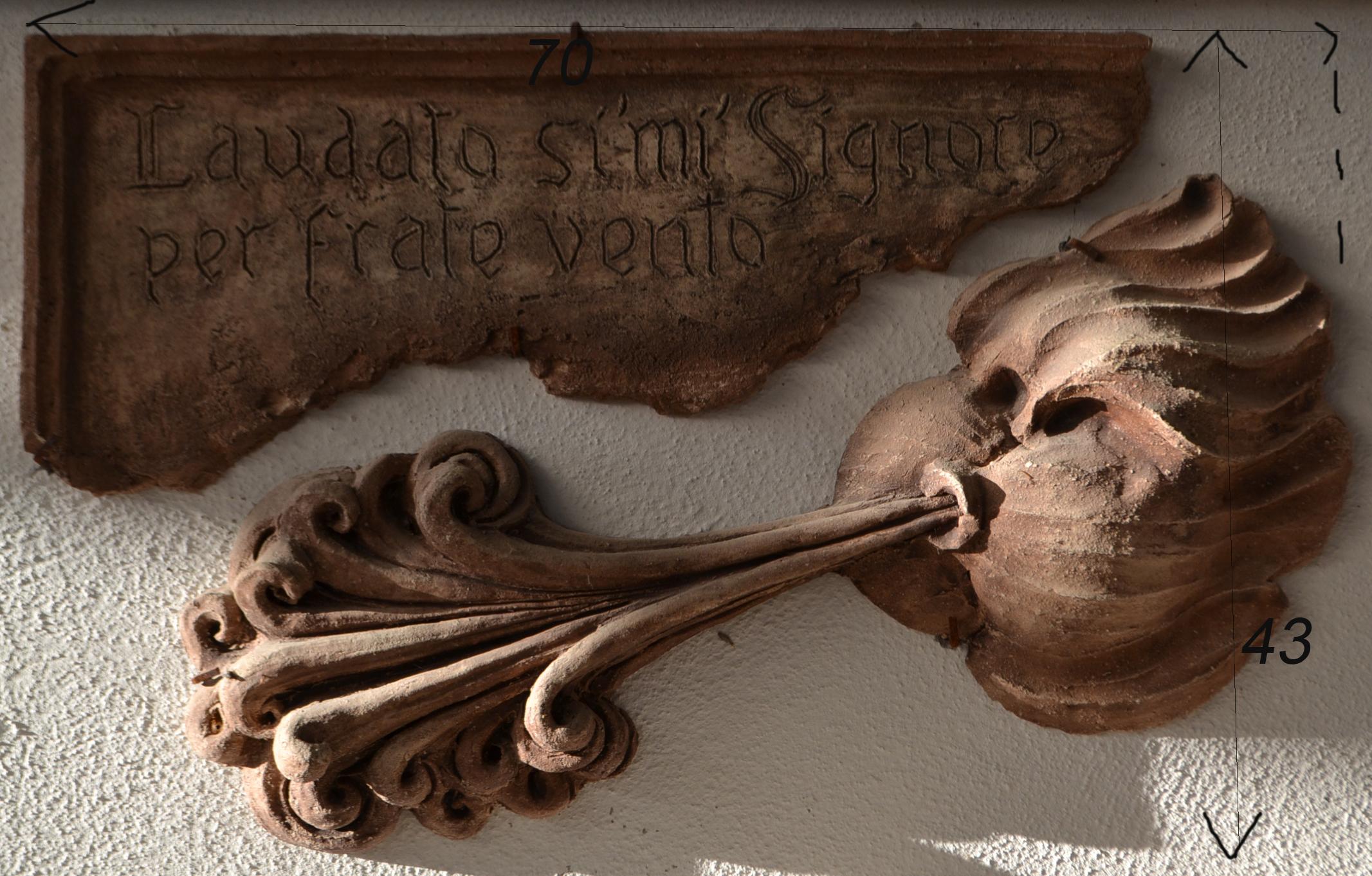 Château de San Francesco en céramique réfractaire claire
Pièces uniques modelées à la main. Originale Cantico delle creature , pezzo unico realizzato in 6 