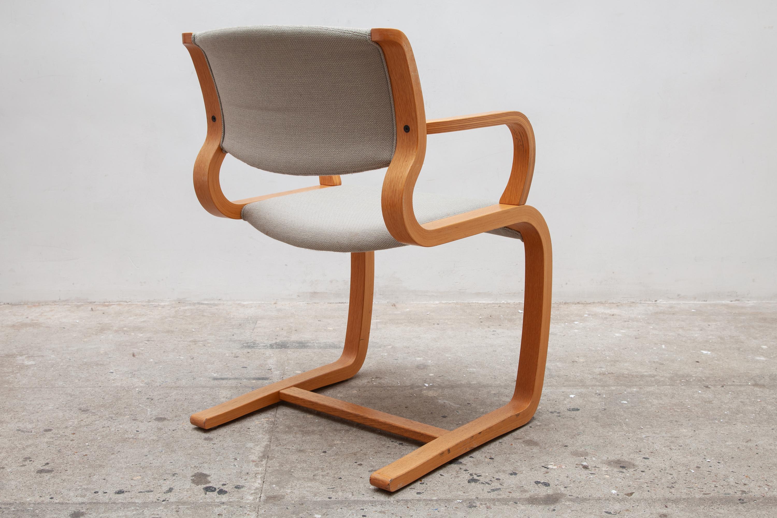 Freitragender Sessel entworfen von Magnus Olesen, Dänemark, 1975 (Dänisch) im Angebot