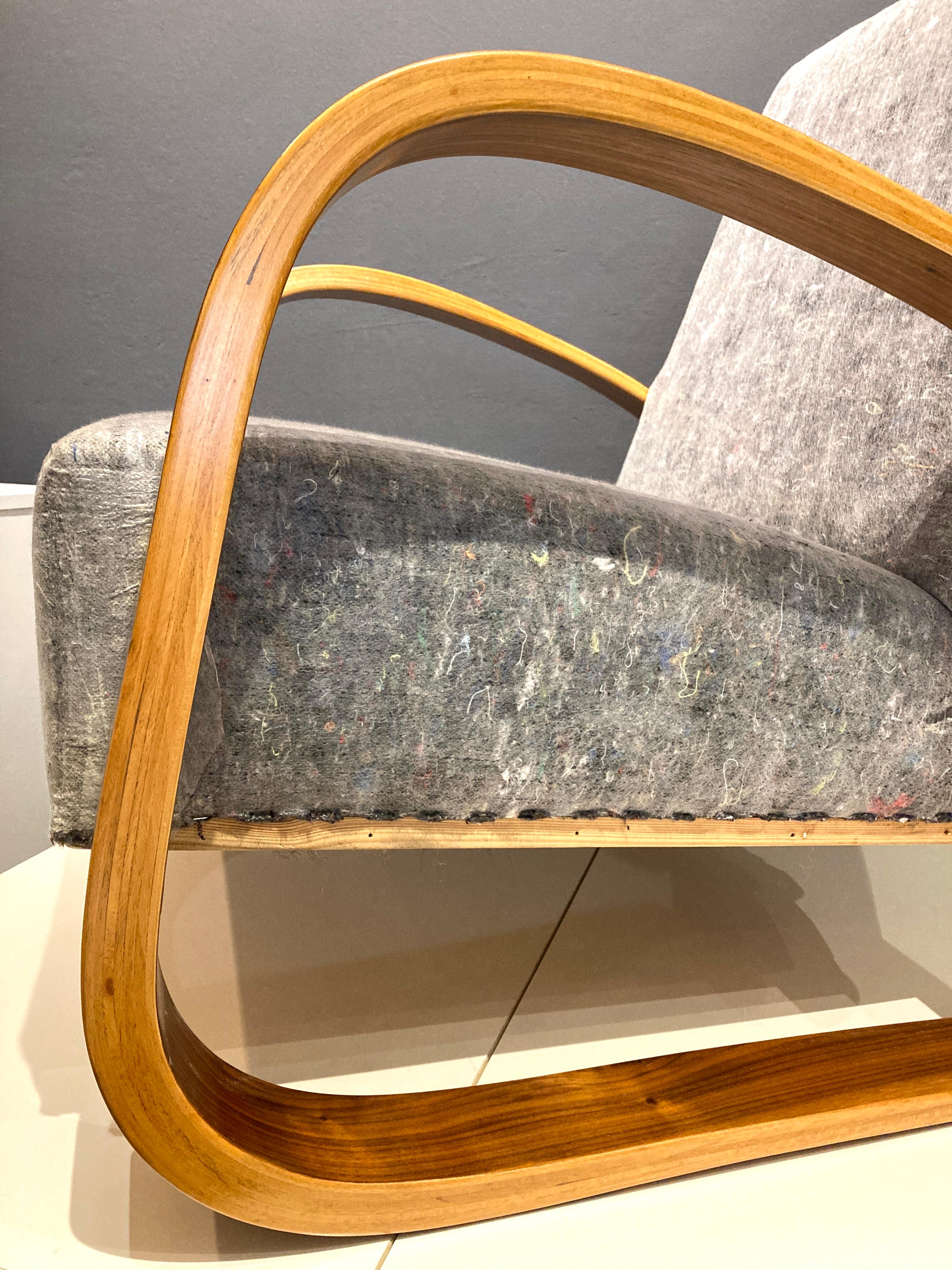 Cantilever Armchair by Miroslav Navratil from the 1960s For Sale 2