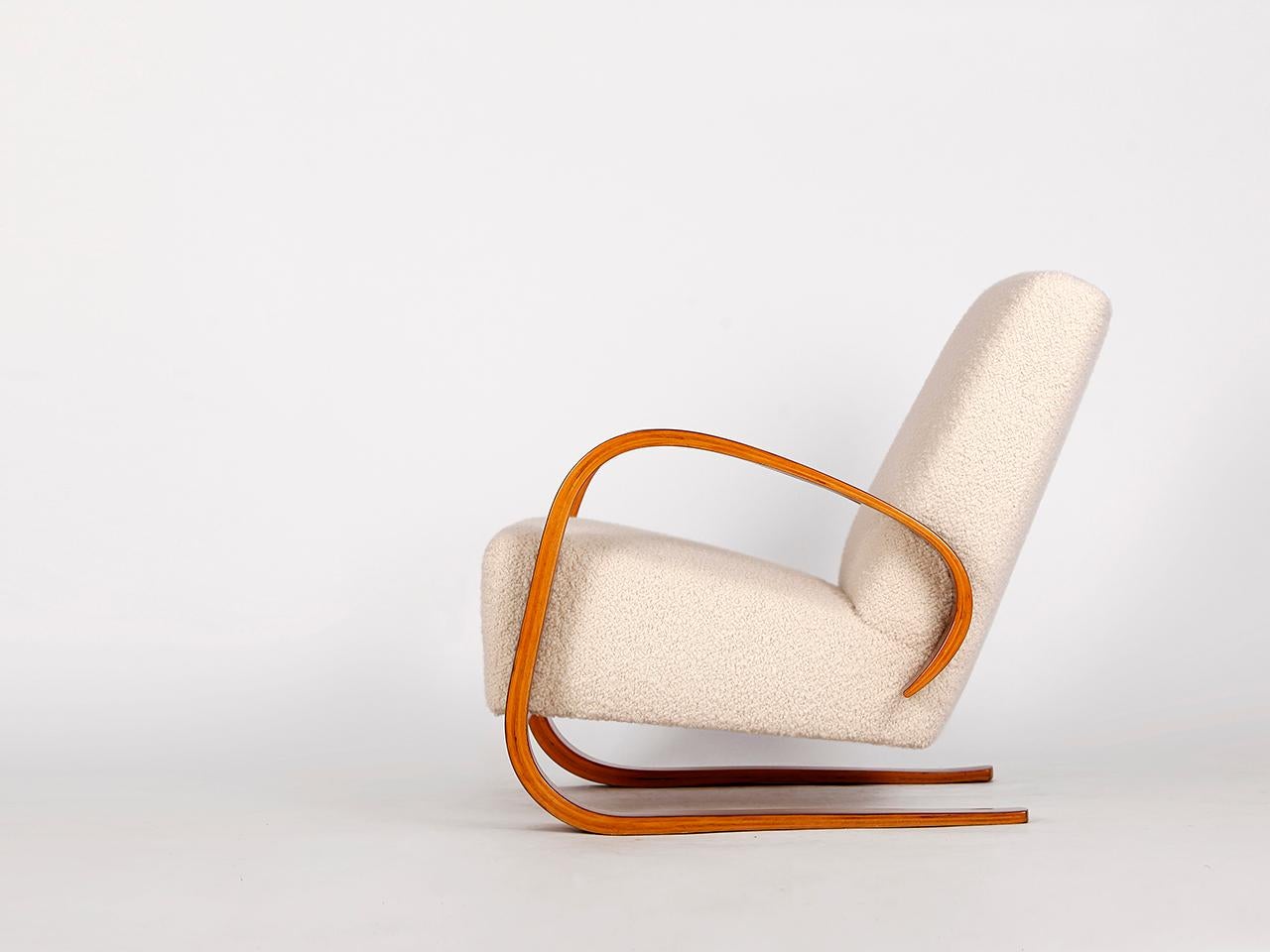 Czech Cantilever Boucle Armchair by Miroslav Navrátil for UP Závody, 1950s For Sale