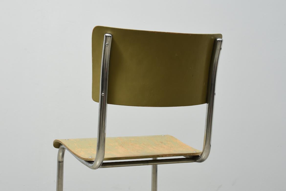 Cantilever Chair by Bigla Switzerland 1940s Olive Green with Stamp Signature In Fair Condition For Sale In Zürich, Zürich
