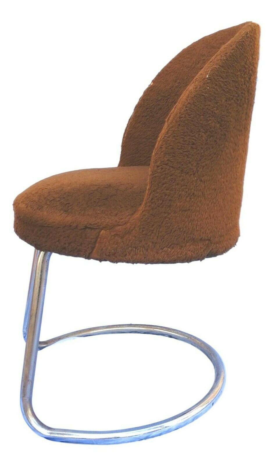 Late 20th Century Cantilever Chair in Steel and Eco-Fur Italian Design, 1970s