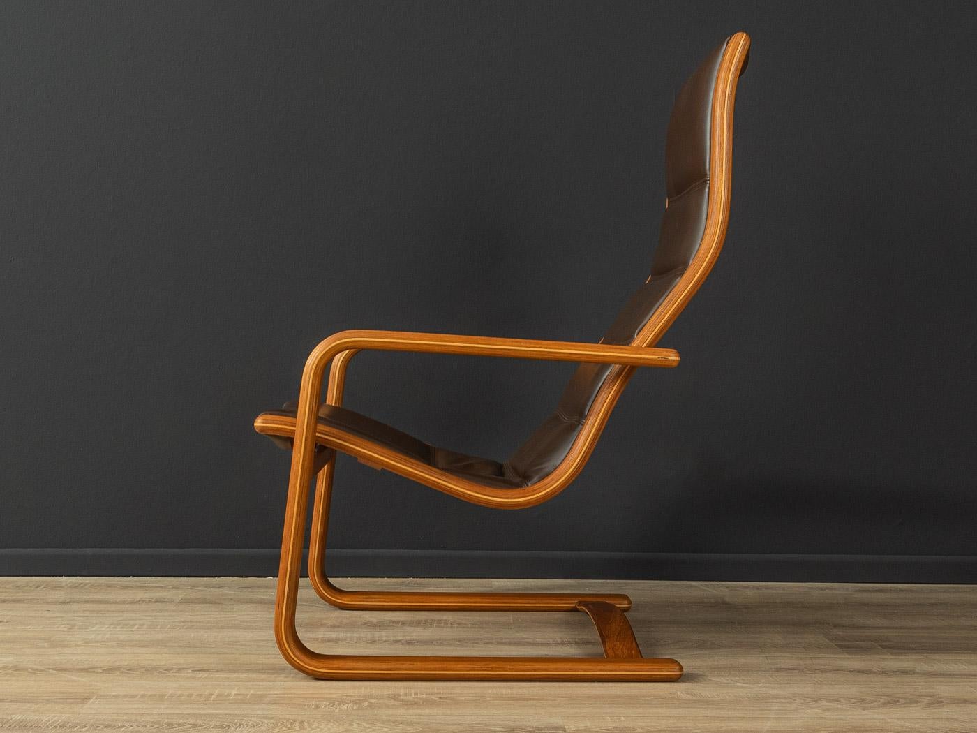 Mid-Century Modern Cantilever Chair Model 