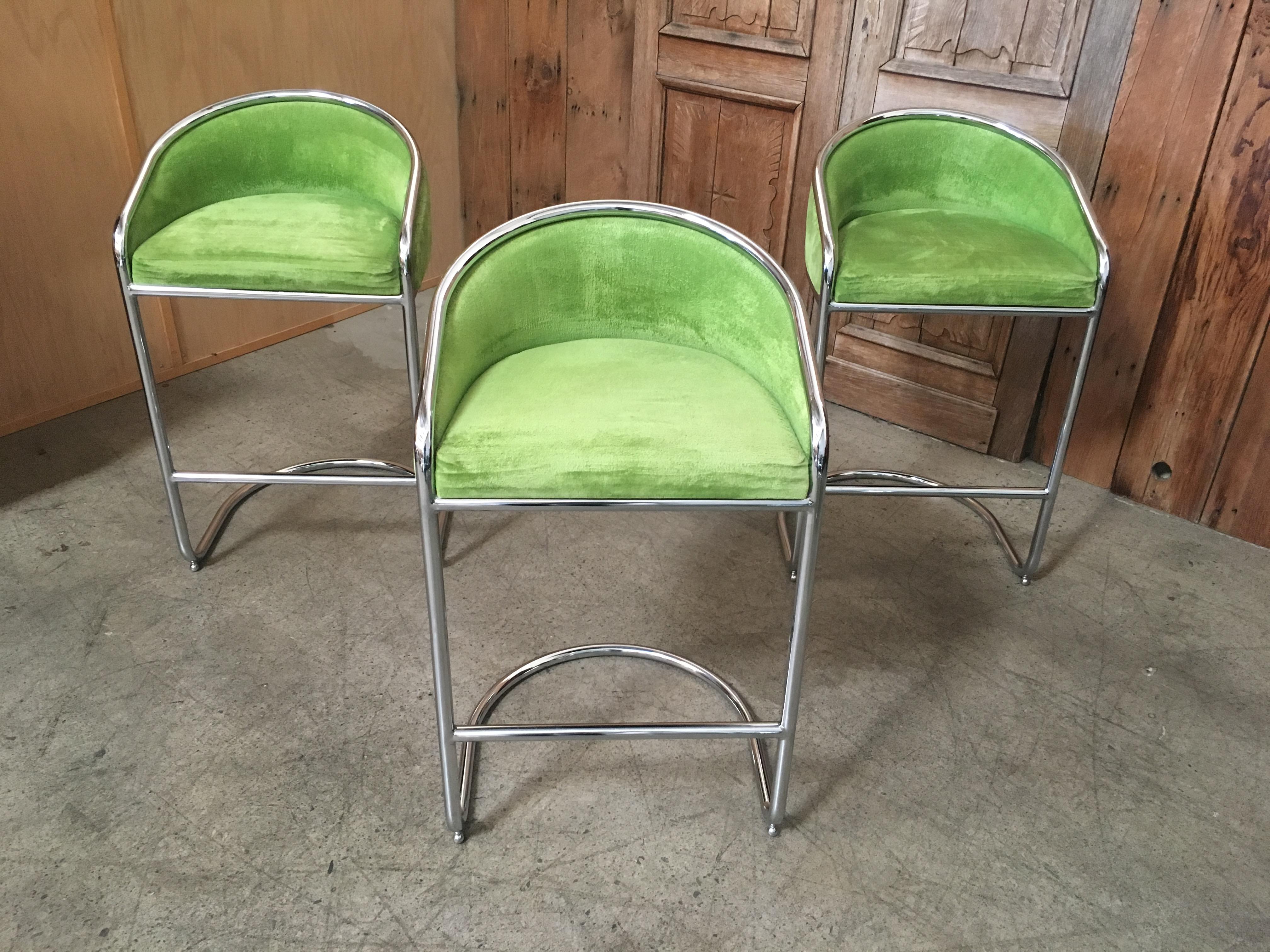 Set of three cantilevered bar stools made by Contemporary Shells inc.
Contemporary Shell Inc was based in Hempstead NY and produced works for many designers including Arthur Umanoff.