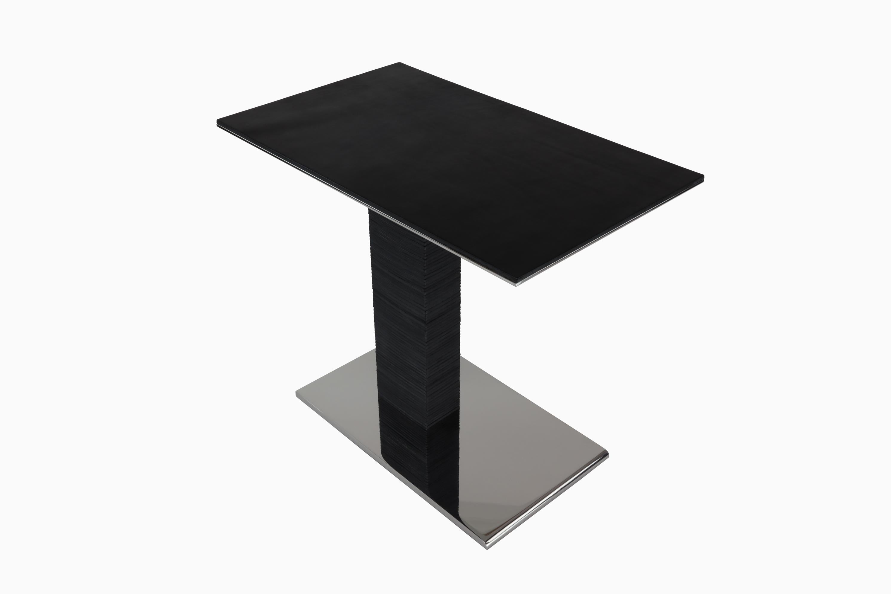 Américain Table d'appoint Cantilever Infinity en acier inoxydable et cuir  en vente