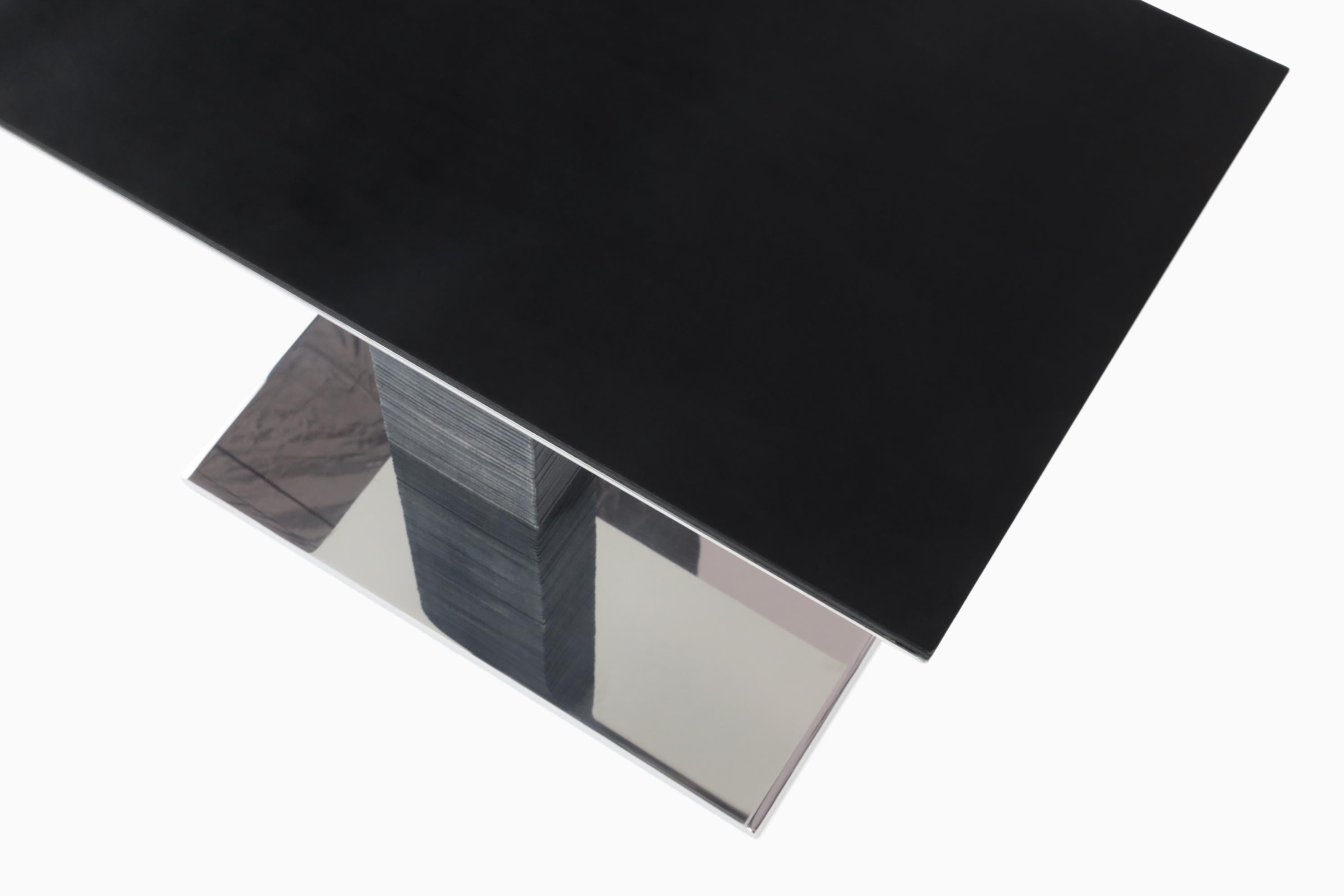 Table d'appoint Cantilever Infinity en acier inoxydable et cuir  Neuf - En vente à Los Angeles, CA
