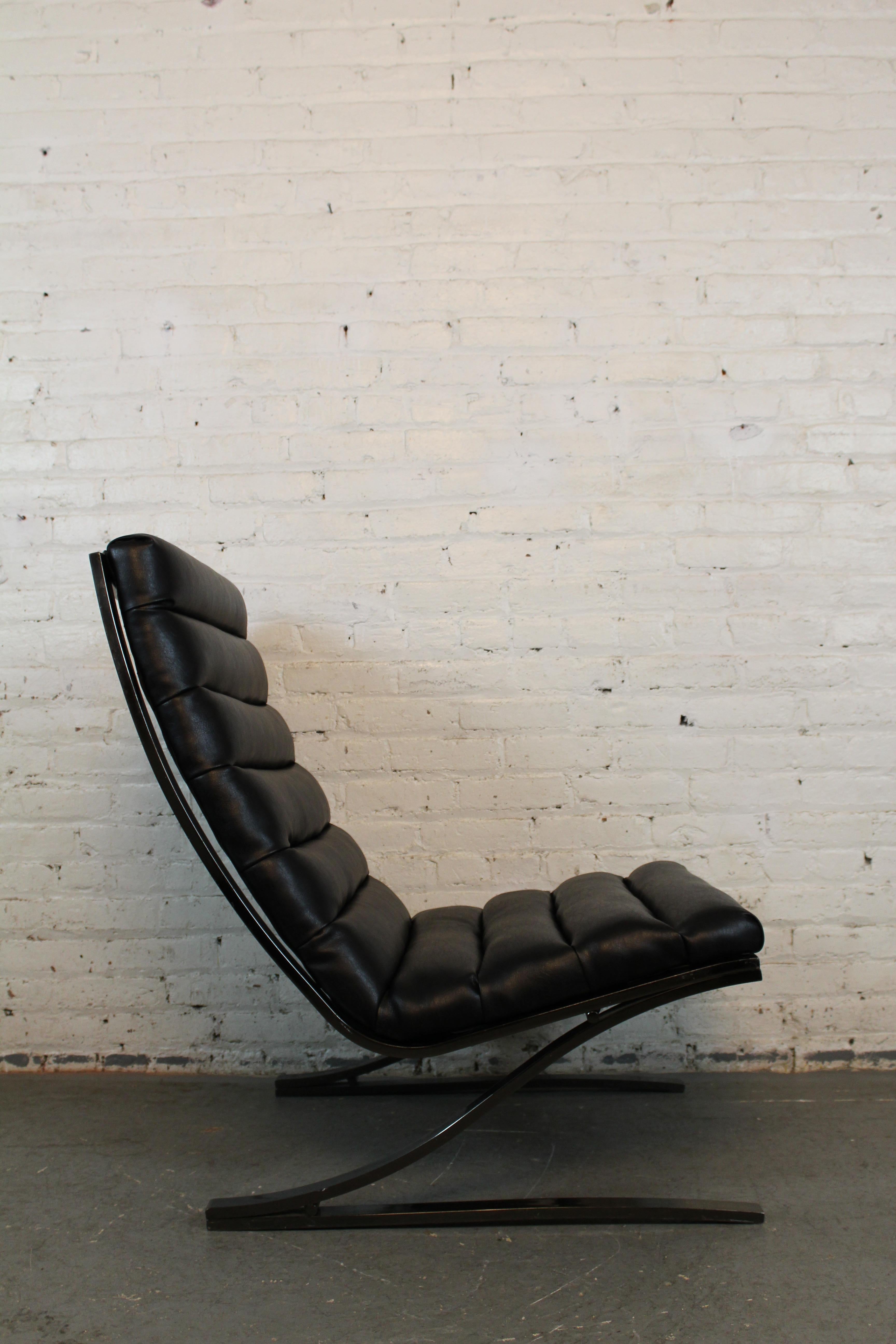 Freischwingender Scoop Chair und Ottoman von Design Institute America im Angebot 3