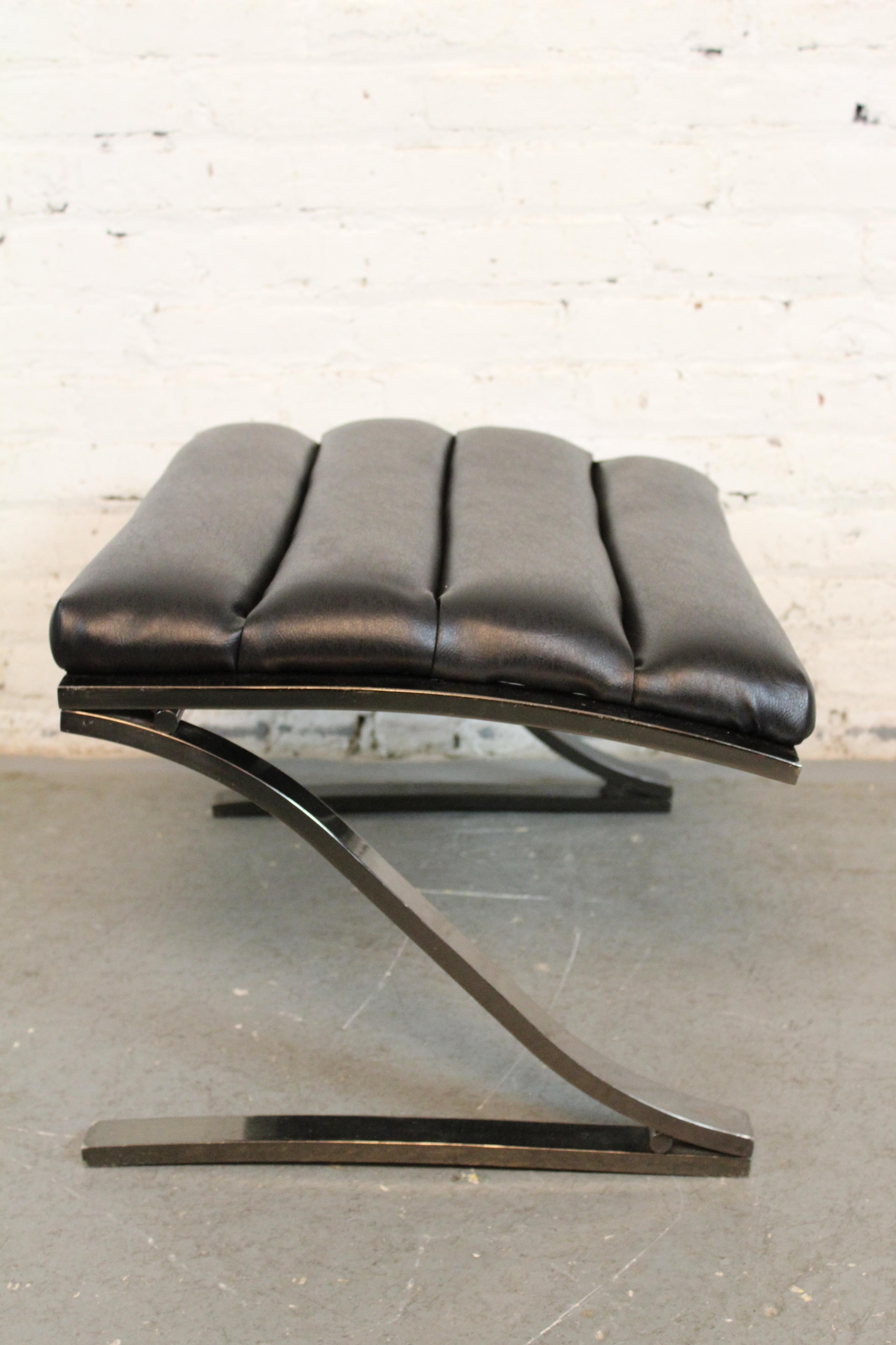 Freischwingender Scoop Chair und Ottoman von Design Institute America im Angebot 13
