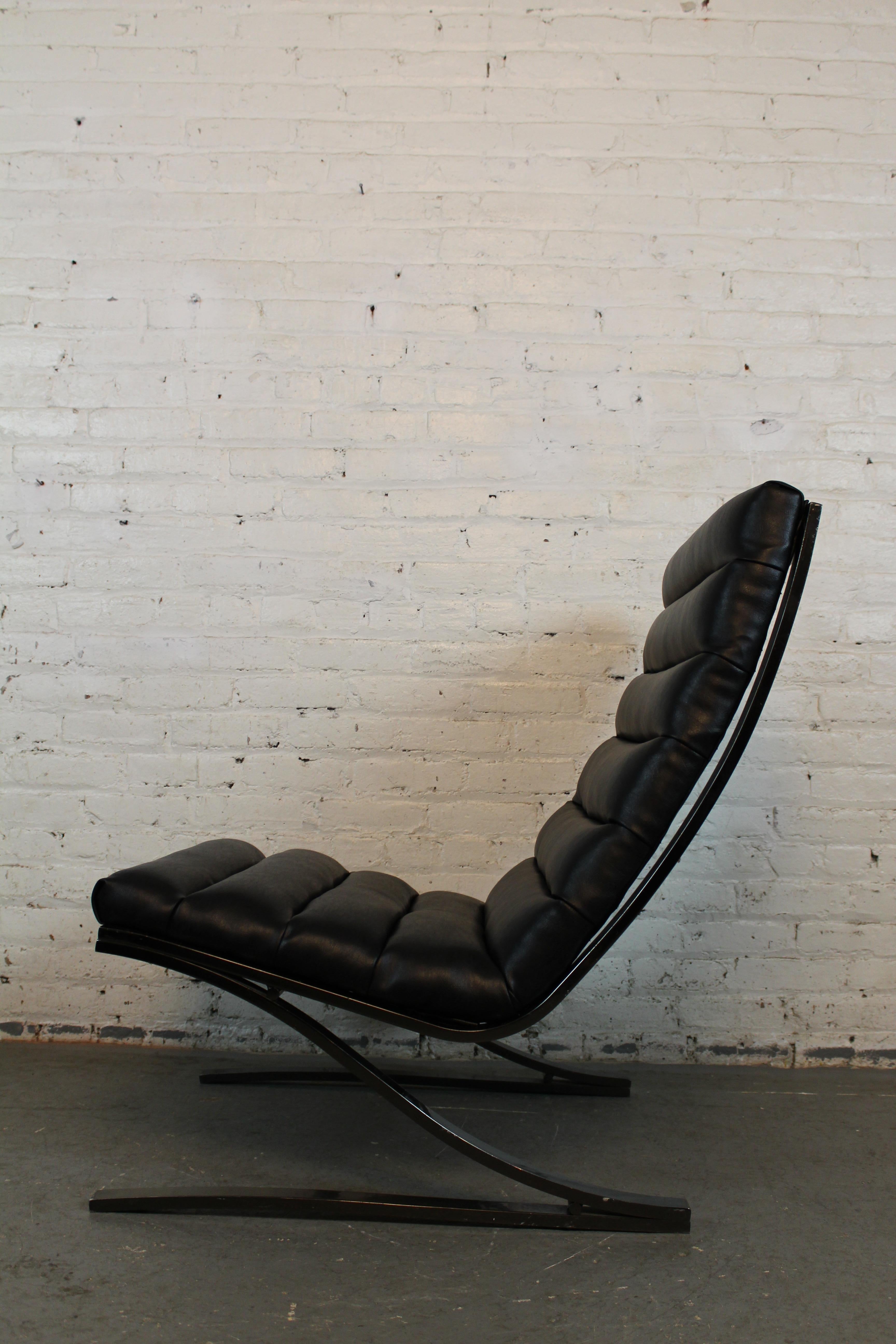 Freischwingender Scoop Chair und Ottoman von Design Institute America im Angebot 1