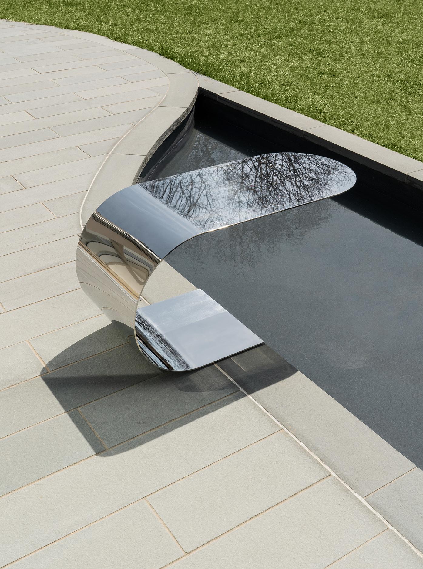 Machine-Made Contemporary & minimalist Cantilever Table in Recycled Polished Stainless Steel For Sale