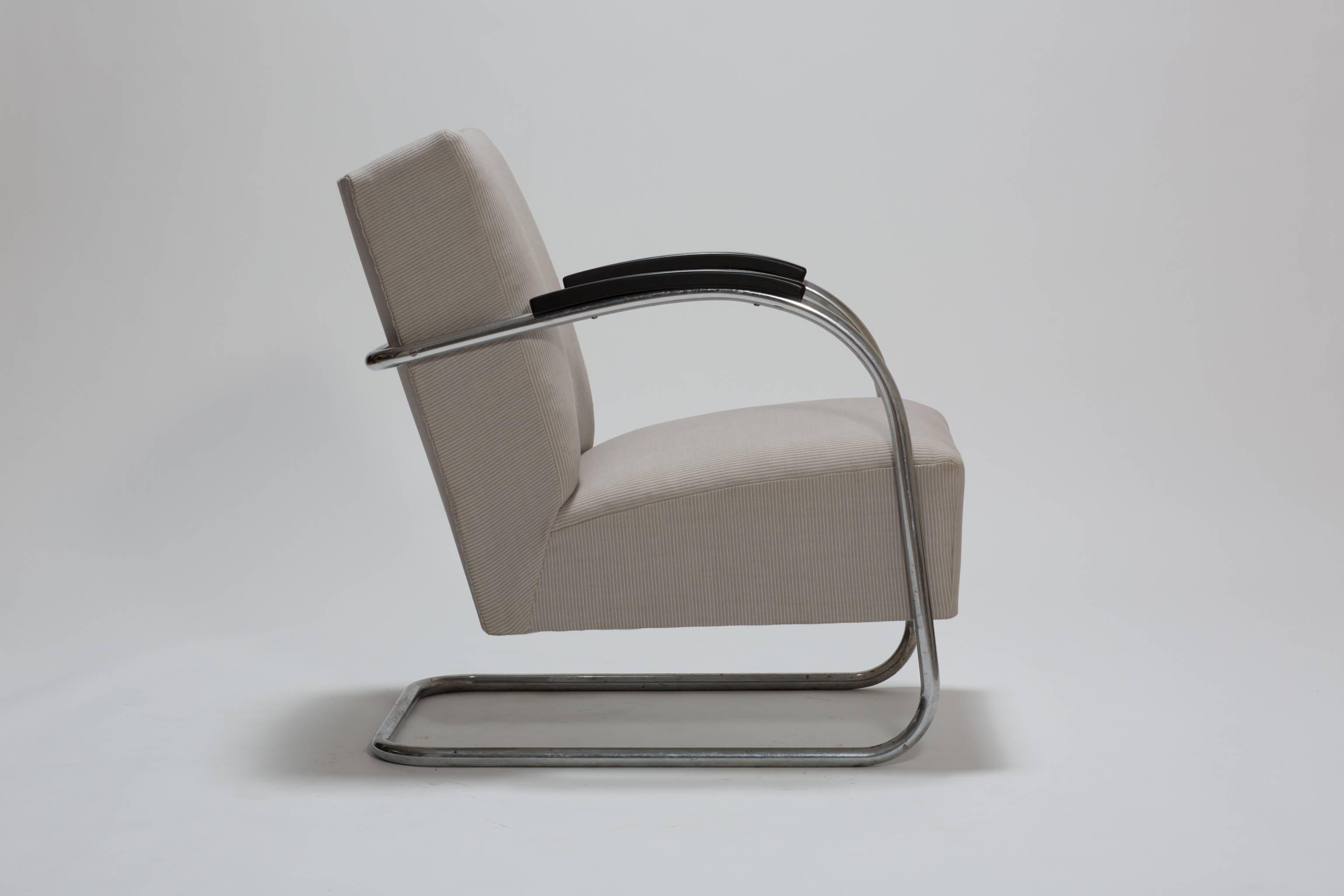 Cantilever Tubular Steel Armchair by Thonet Midcentury Bauhaus Period In Excellent Condition For Sale In Vienna, AT