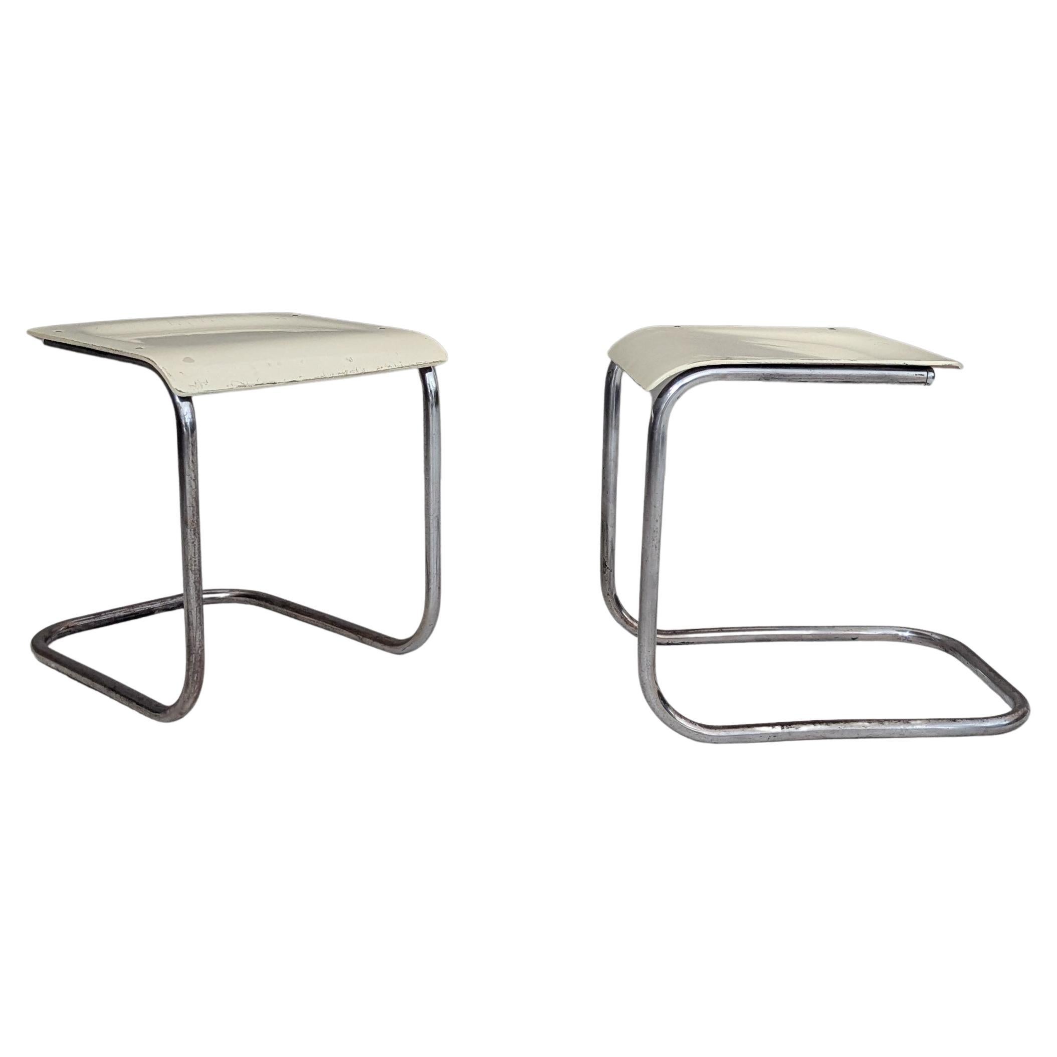 Taburetes voladizos de acero tubular Bauhaus de Mart Stam, años 30