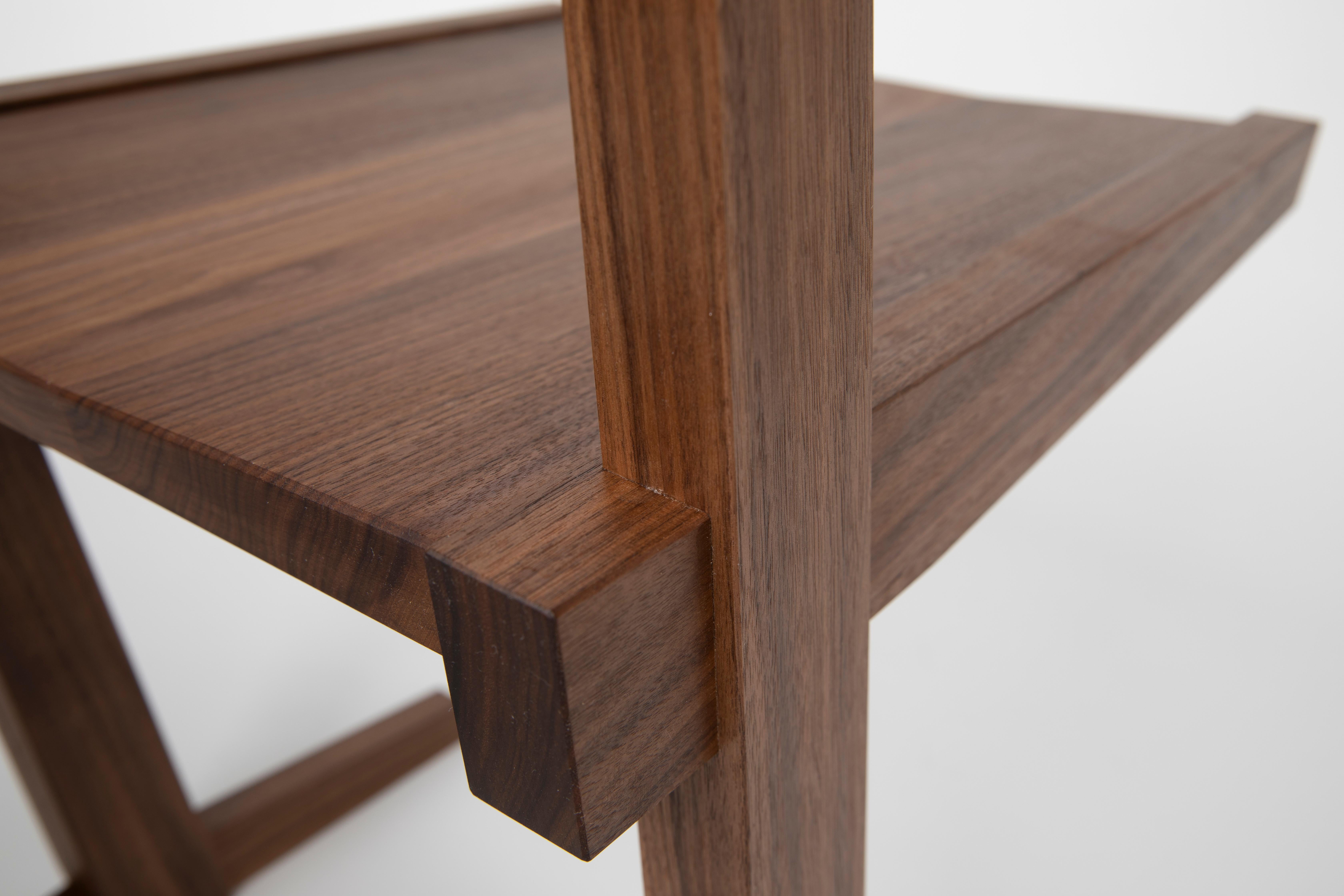 chaise cantilever #3 fabriquée à la main en cerisier noir massif avec finition à l'huile en vente 3
