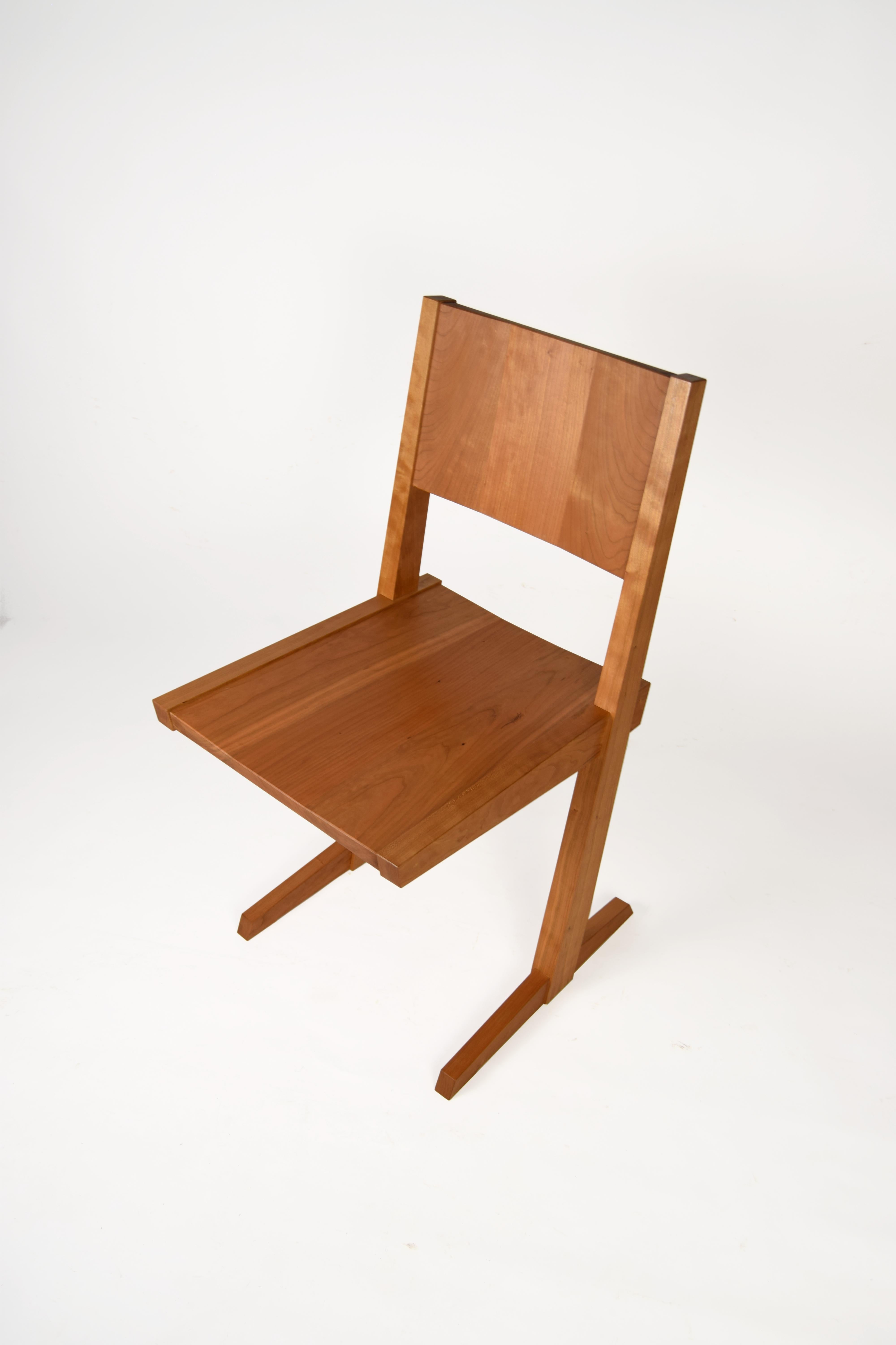 Moderne chaise cantilever #3 fabriquée à la main en cerisier noir massif avec finition à l'huile en vente