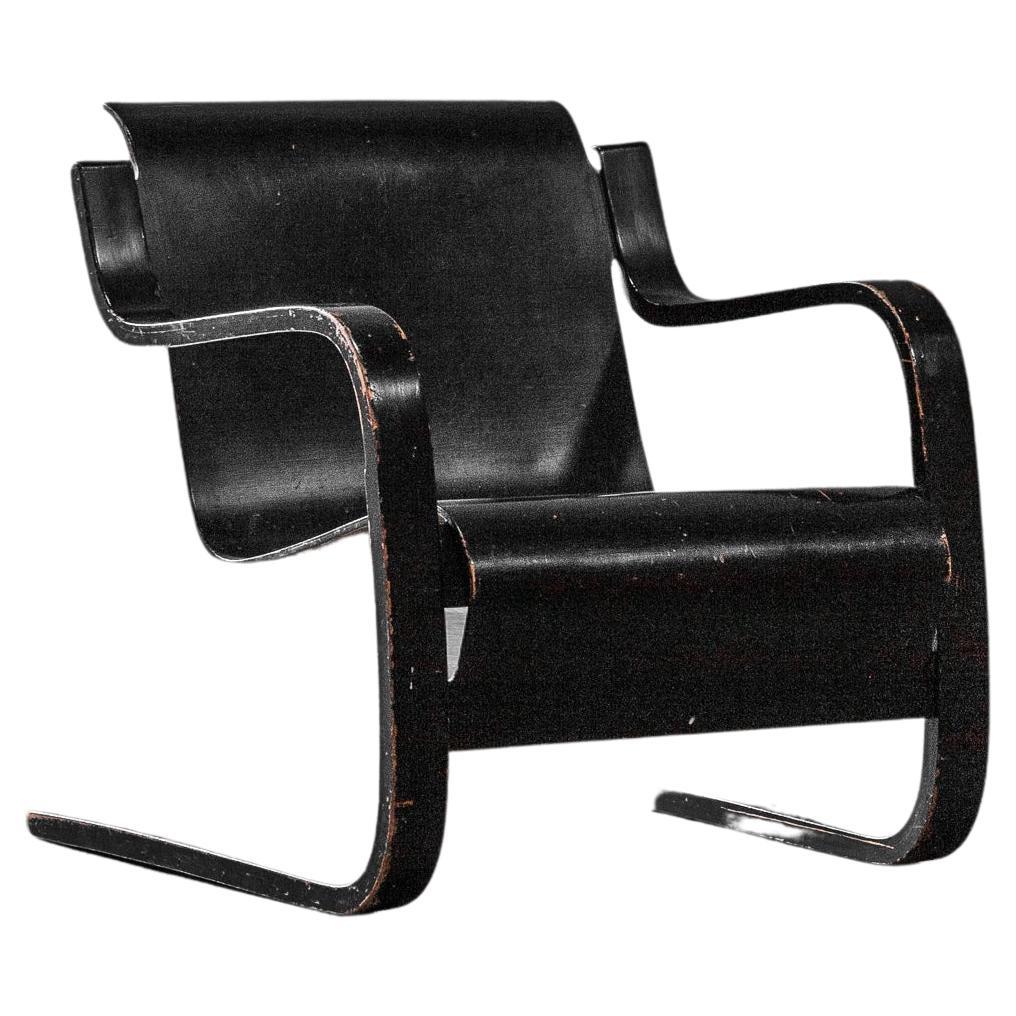  Cantilevered Lounge Chair by Alvar Aalto For Sale