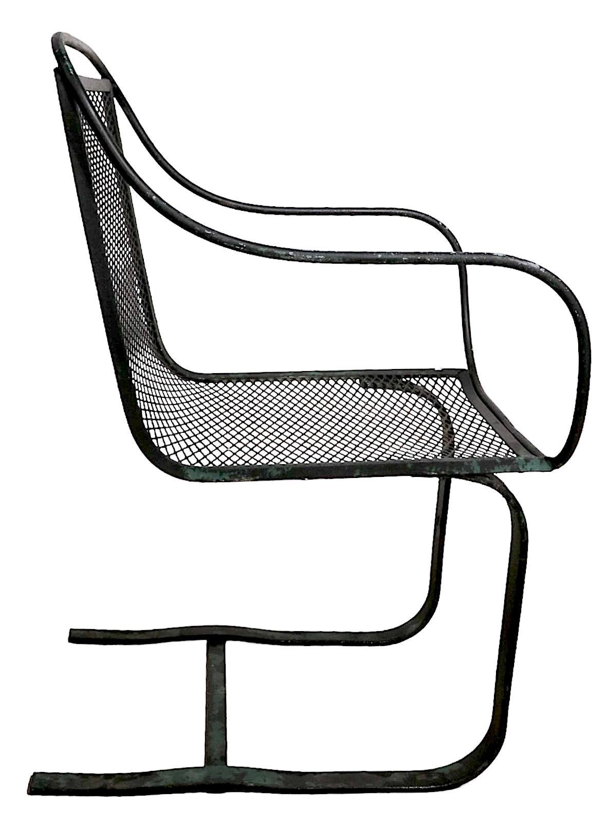 Mid-Century moderno Sedia da salotto a sbalzo in ferro battuto del Medioevo Att. a Salterini in vendita