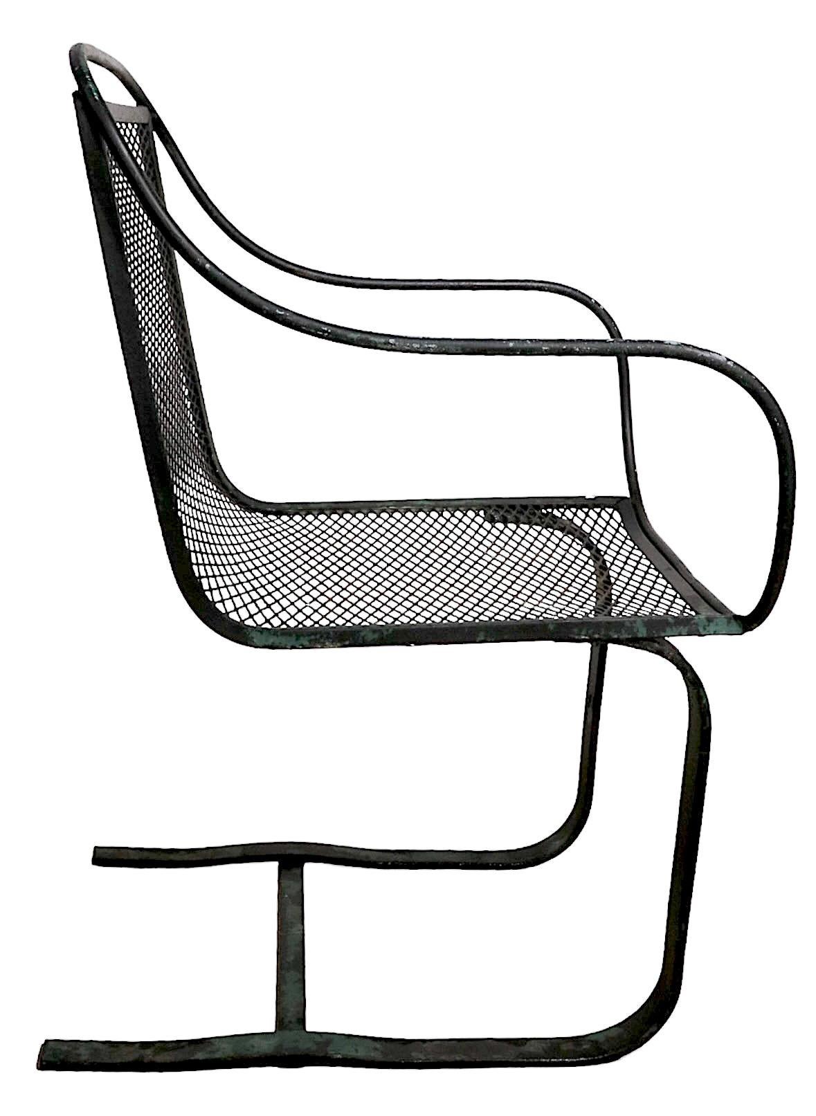 Mid-Century Modern Fauteuil de salon en fer forgé en porte-à-faux du milieu du siècle dernier attribué à Salterini en vente