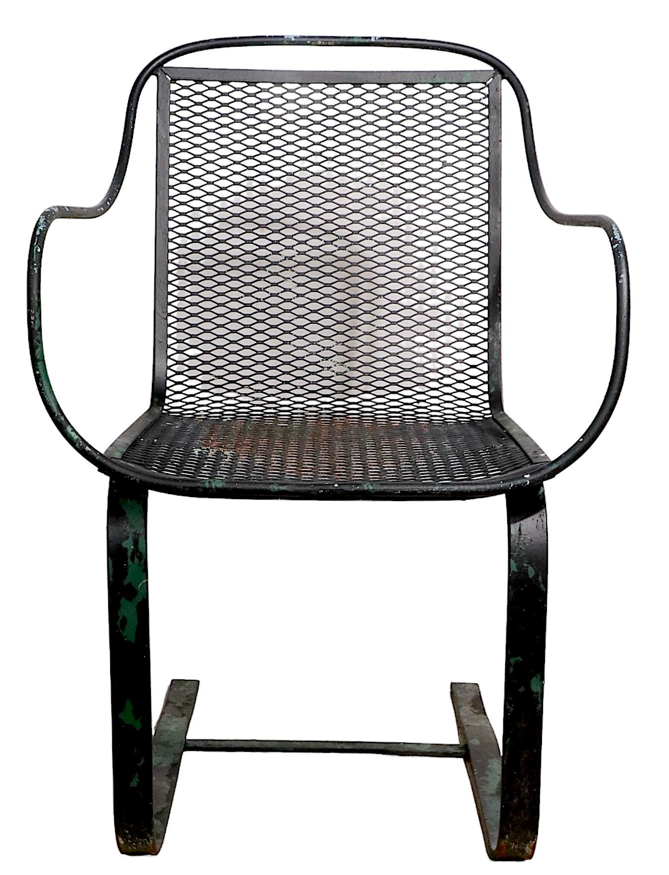 Cantilevered Mid Century Wrought Iron Lounge Chair Att. to Salterini In Good Condition For Sale In New York, NY